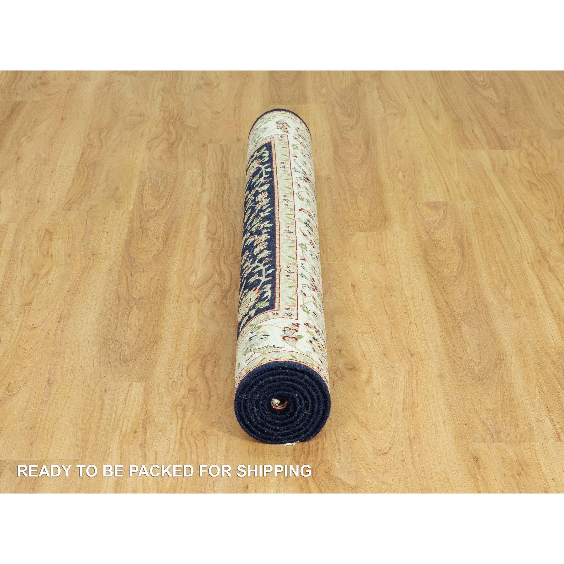 5'x8' Vulkanblaue Wolle Nain Wiederholtes Blumen Design Handgeknüpfter Teppich (21. Jahrhundert und zeitgenössisch) im Angebot