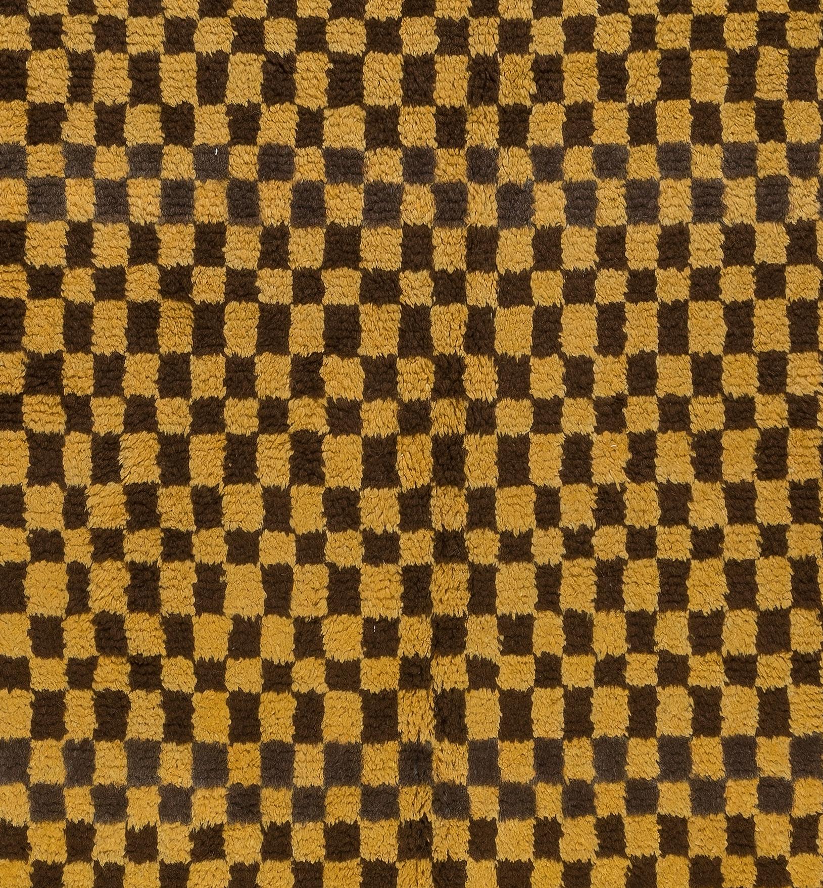 5x8.3 Ft Custom Handmade Checkered Design Tulu Teppich in Brown & Senf. Alle Wolle (Türkisch) im Angebot