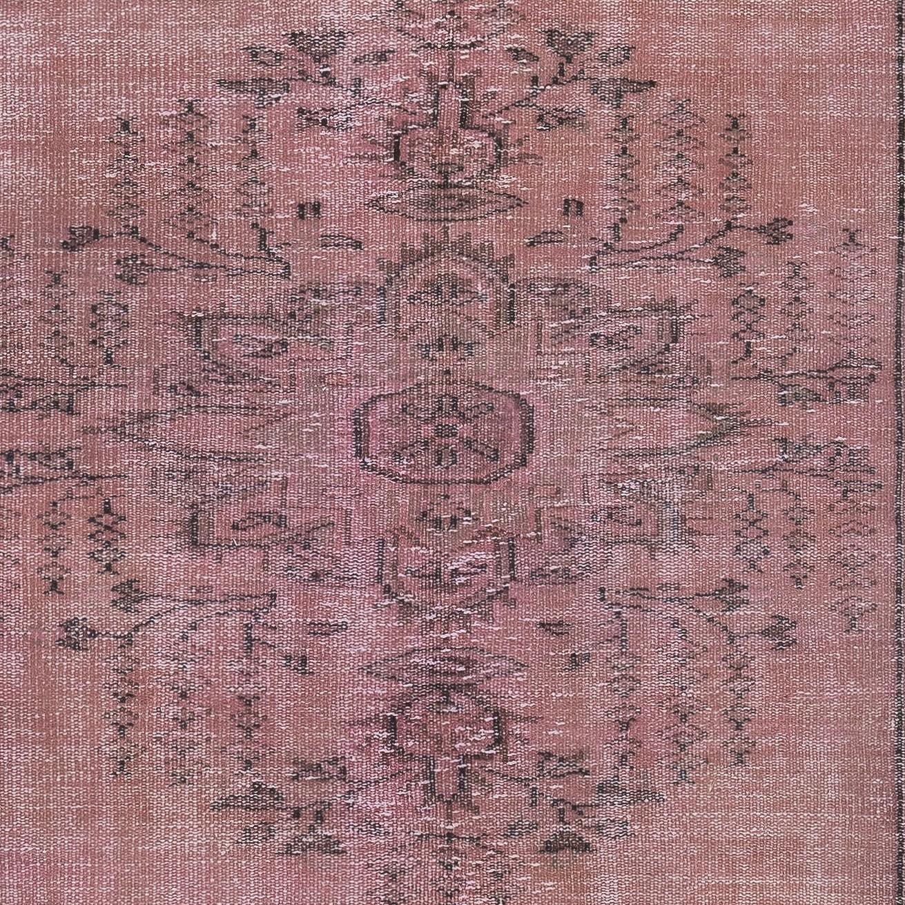 5x8.3 Ft Handmade Area Rug for Kids Room. Pink Modern Living Room Rug In Good Condition For Sale In Spring Valley, NY