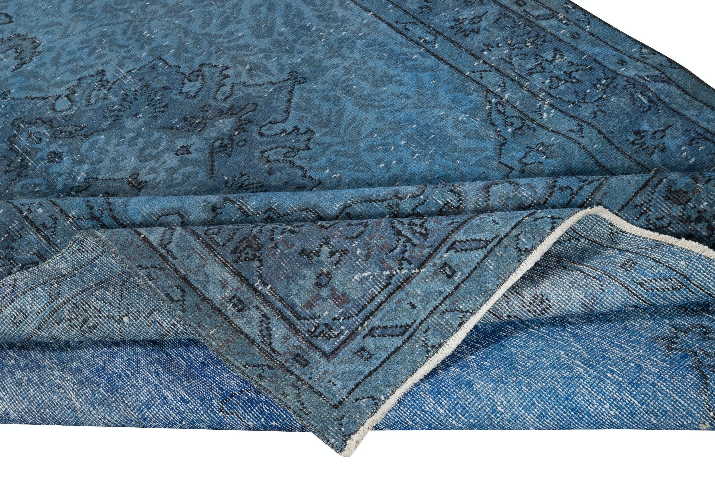 5x8,3 Ft Shabby Chic Handgefertigter blauer türkischer Teppich in Farbe Shabby Chic mit Medaillon-Design (Moderne) im Angebot
