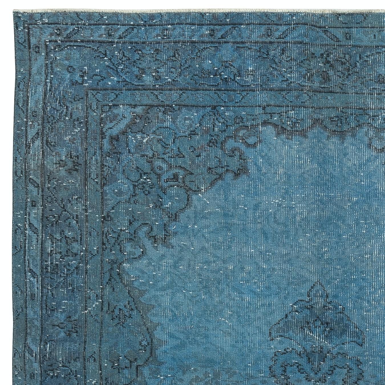 5x8,3 Ft Shabby Chic Handgefertigter blauer türkischer Teppich in Farbe Shabby Chic mit Medaillon-Design (Türkisch) im Angebot