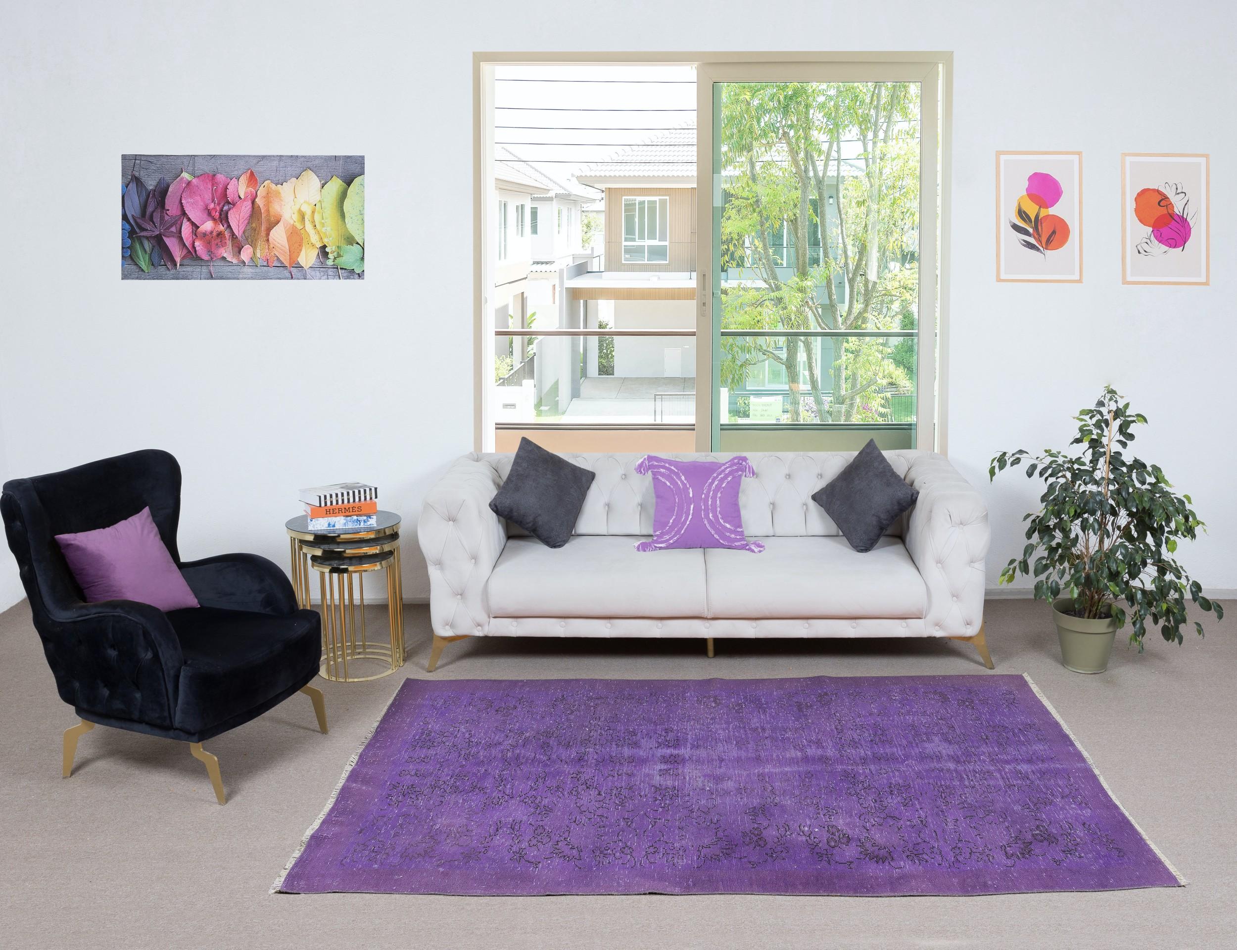 Nos tapis surteints sont tous des pièces vintage nouées à la main qui sont recréées dans notre atelier pour répondre à un plus large éventail de choix de décoration intérieure, du moderne au côtier, de l'industriel au rustique/cottage. Ces tapis