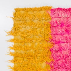 Alfombra de mohair Tulu. Colores Amarillo y Rosa Caliente. Opciones personalizadas disponibles