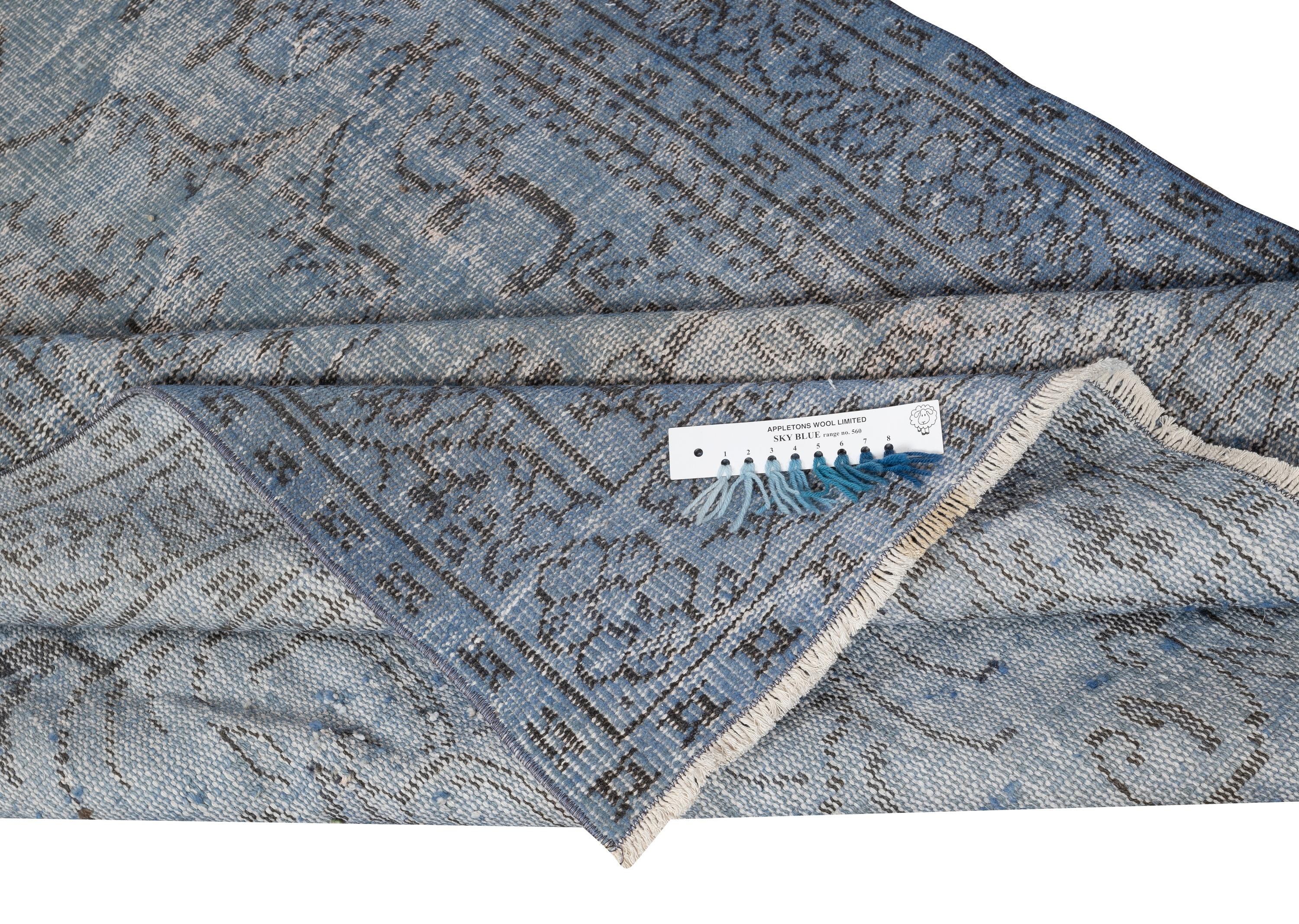 Moderno Tappeto blu moderno 5x8.5 Ft. Tappeto vintage in lana fatto a mano in vendita