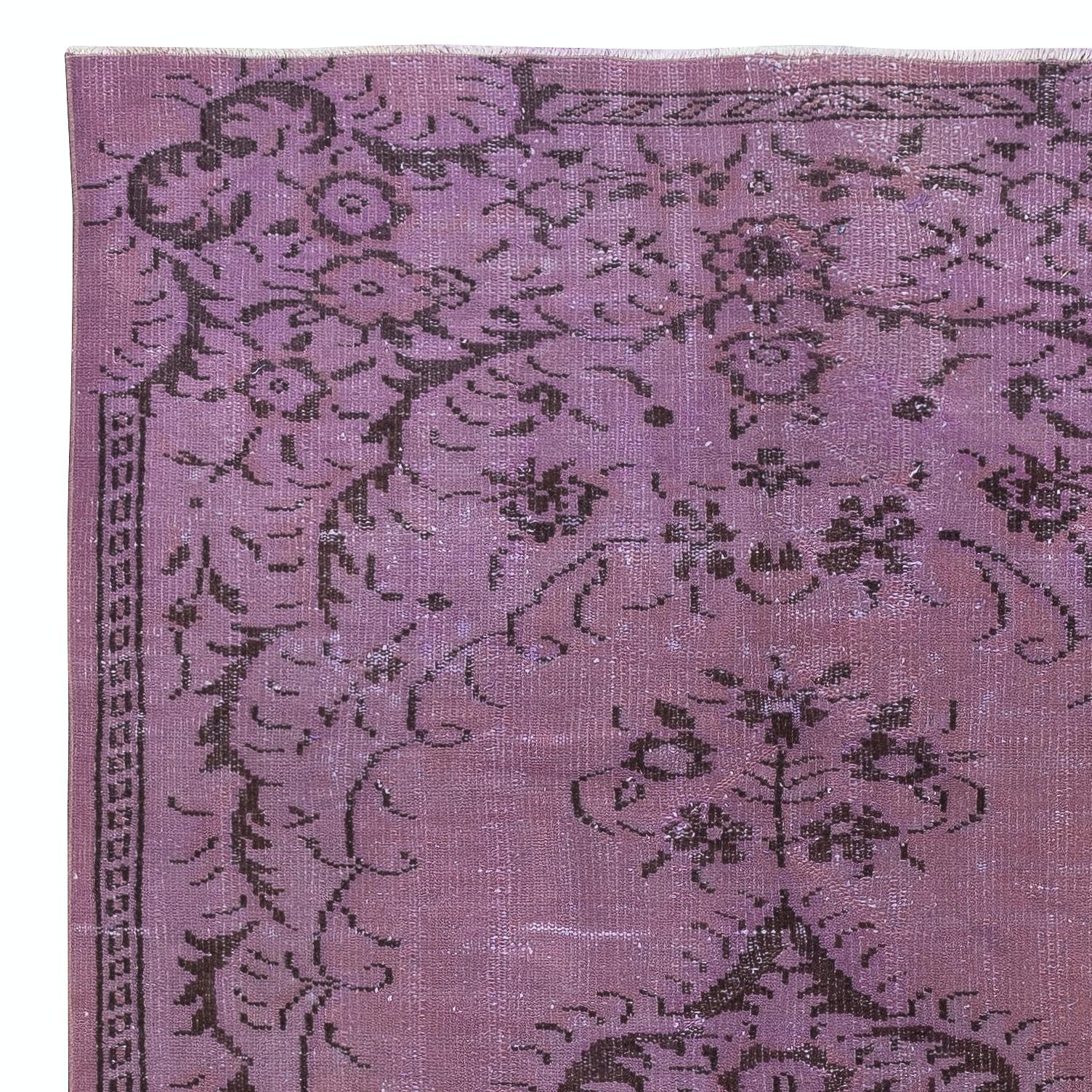 Turco Tappeto vintage turco 5x8.5 Ft tinto in viola per interni moderni in vendita