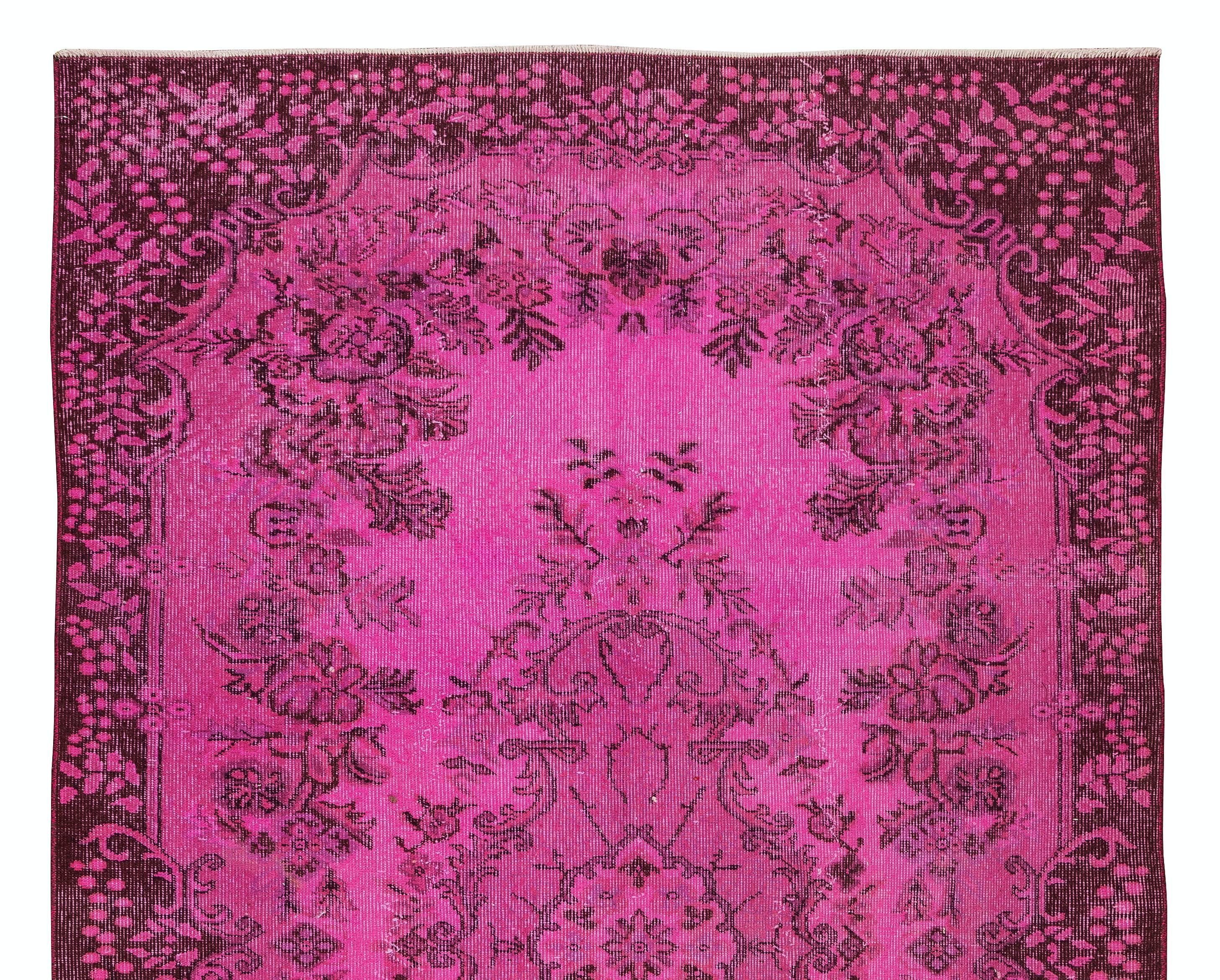 Hand-Knotted 5x8.6 Ft Hot Pink Contemporary Handmade Turkish Area Rug with Medallion Design For Sale