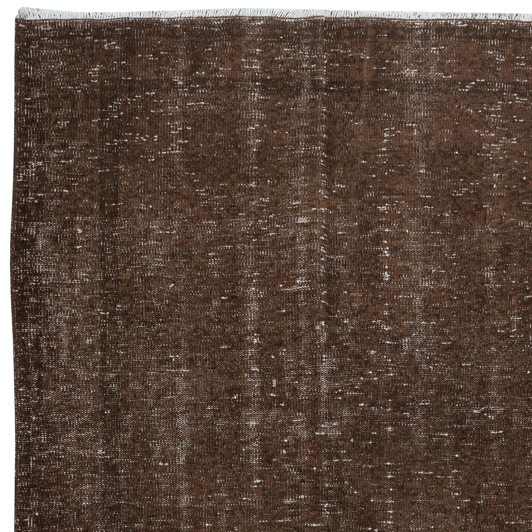 Hand-Woven 5x8.7 Ft Contemporary Handmade Turkish Rug in Brown for Living Room Decor For Sale