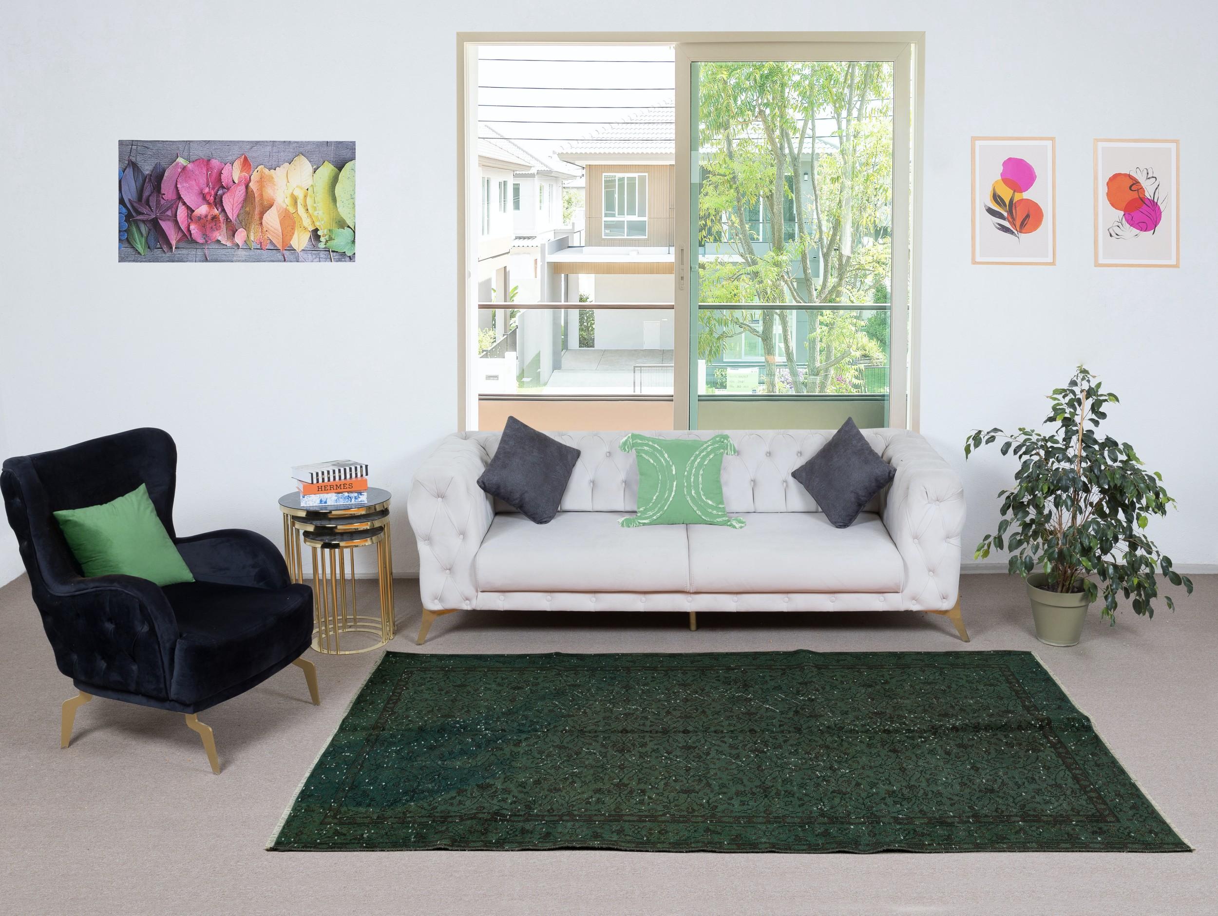 Nos tapis surteints sont tous des pièces vintage nouées à la main qui sont recréées dans notre atelier pour répondre à un plus large éventail de choix de décoration intérieure, du moderne au côtier, de l'industriel au rustique/cottage. Ces tapis