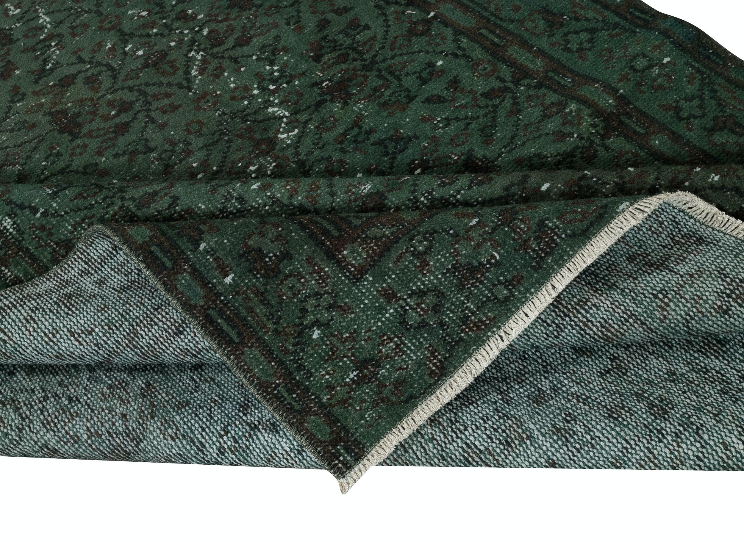 Moderne 5x8.7 Ft Contemporary Handmade Turkish Wool Area Rug in Dark Green Color (Tapis de laine turque fait à la main)