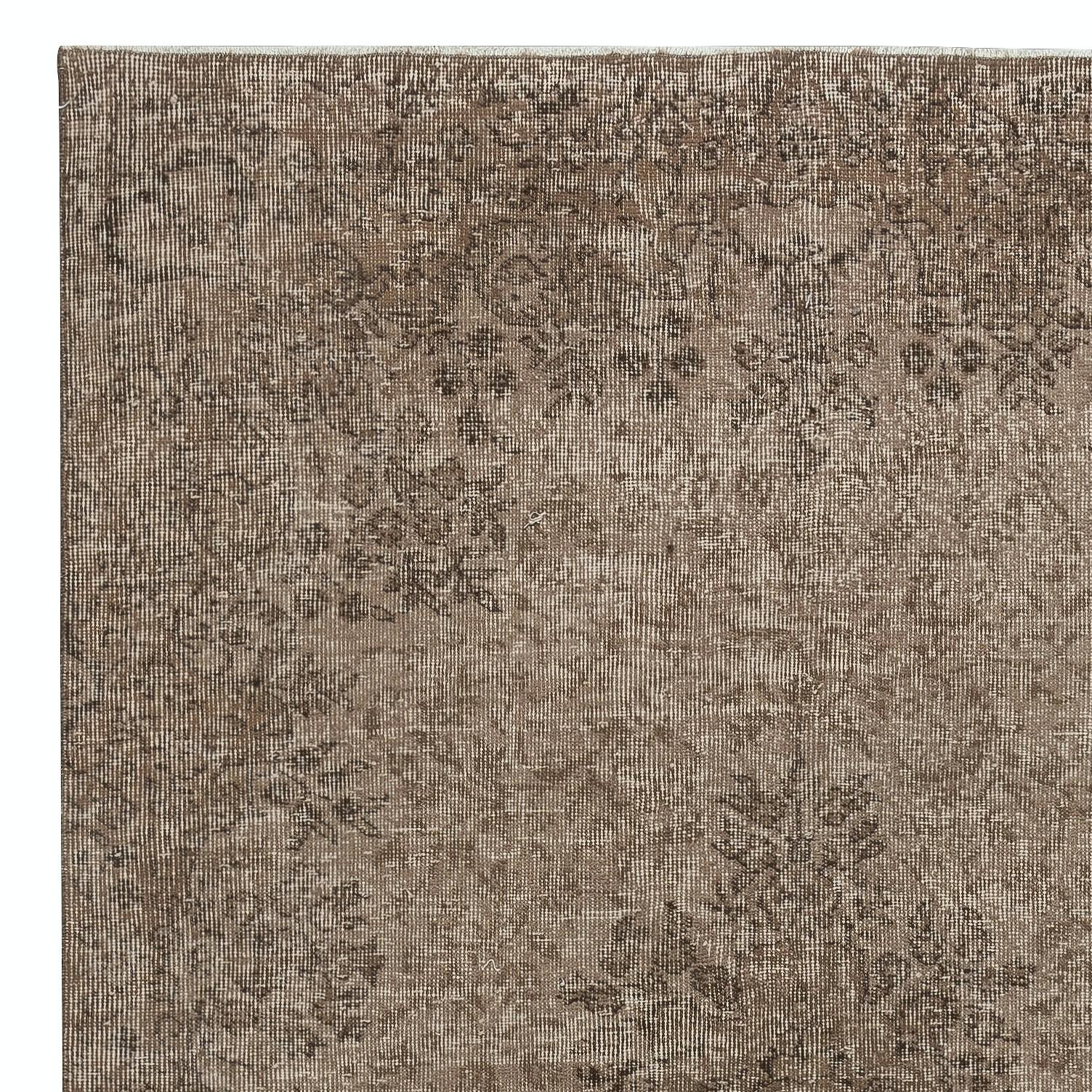 Alfombra de lana contemporánea de 5x8,7 pies en color marrón. Anudado a mano en Turquía Turco en venta