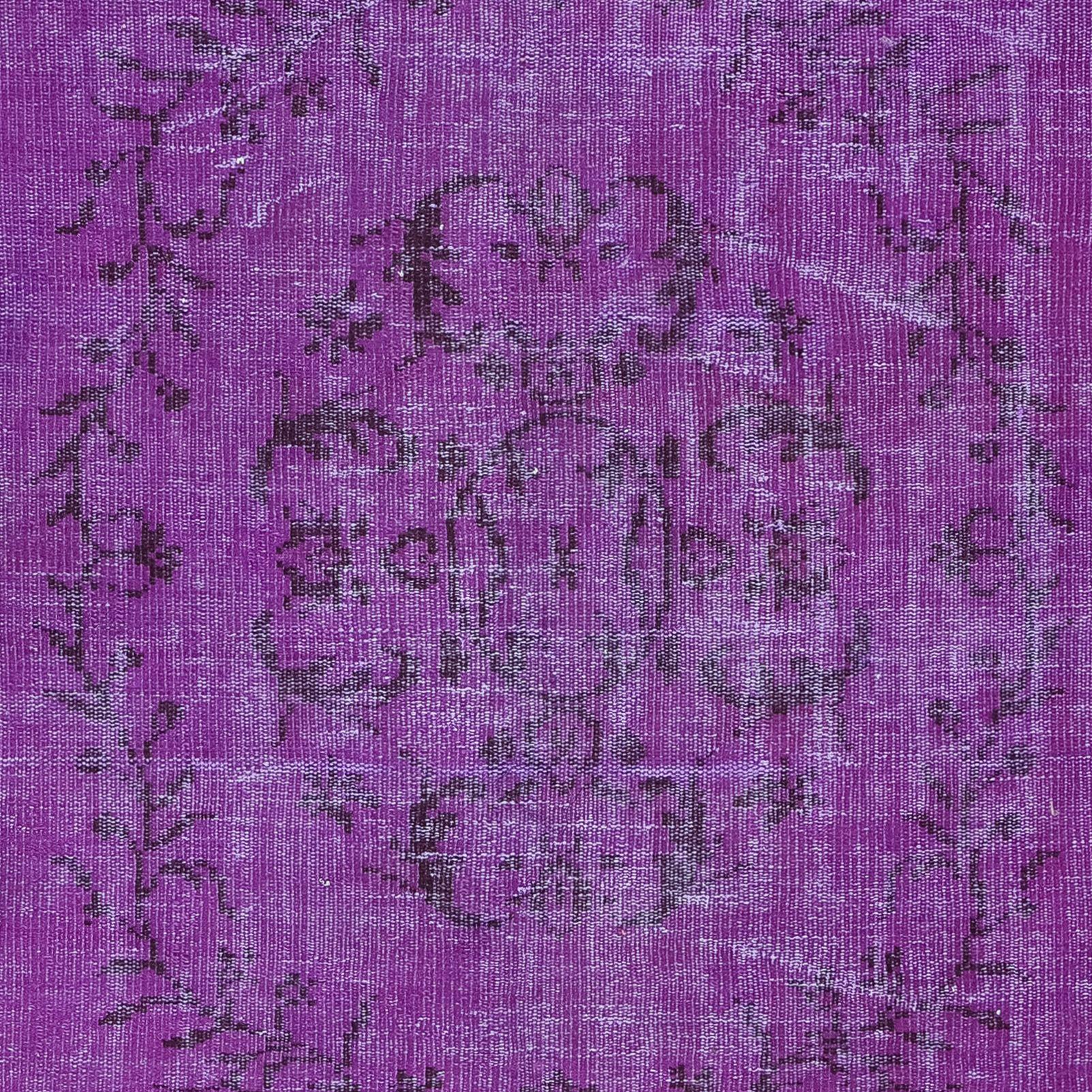Modern 5x8.7 Ft Hand Knotted Turkish Area Rug in Purple, Ideal for Home & Office Decor For Sale