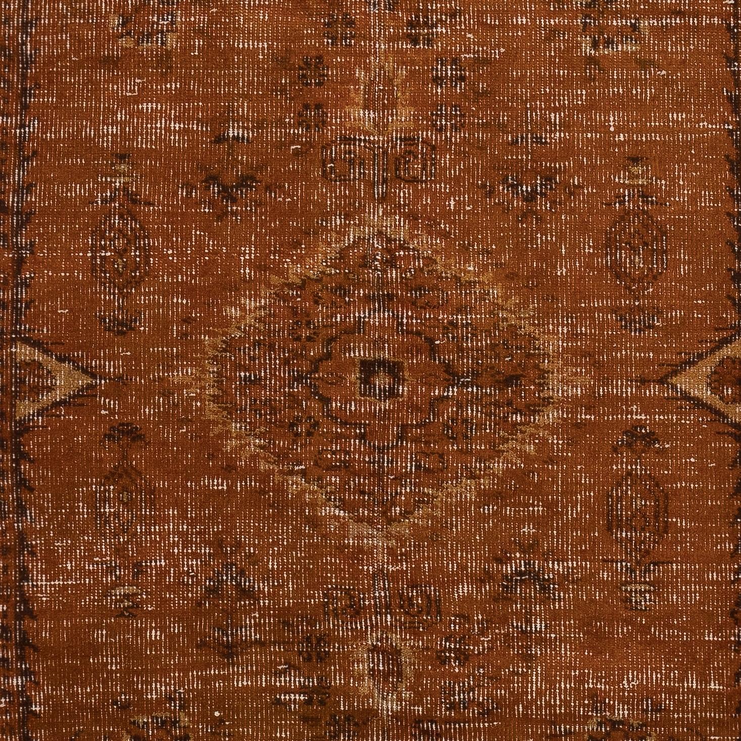 Alfombra Turca Vintage de 5x8,7 pies teñida de Naranja para interiores modernos Anudado a mano en venta