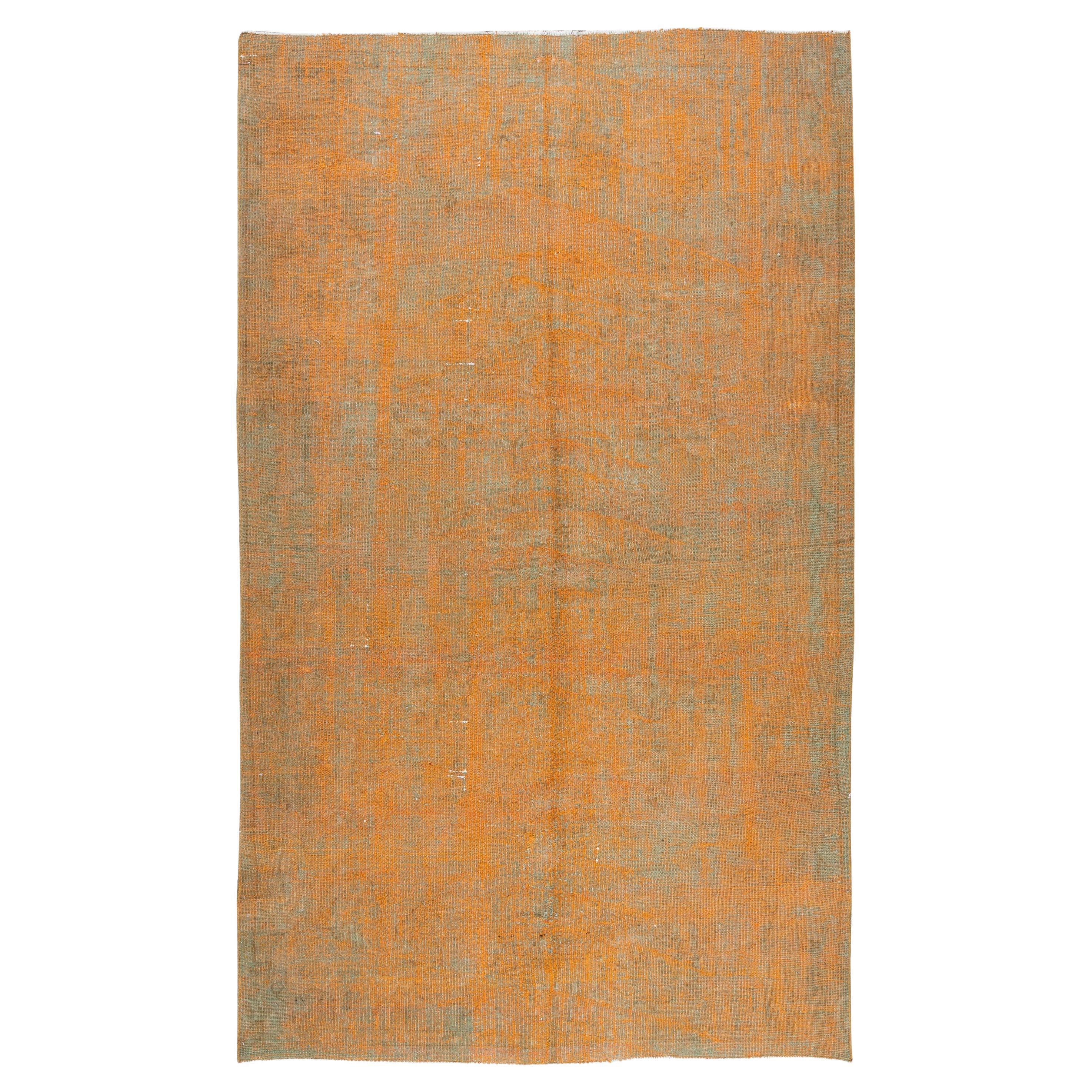 Türkischer Vintage-Teppich in gebranntem Orange, 5x8.7 Ft. Circa 1960. Handgefertigter Wollteppich