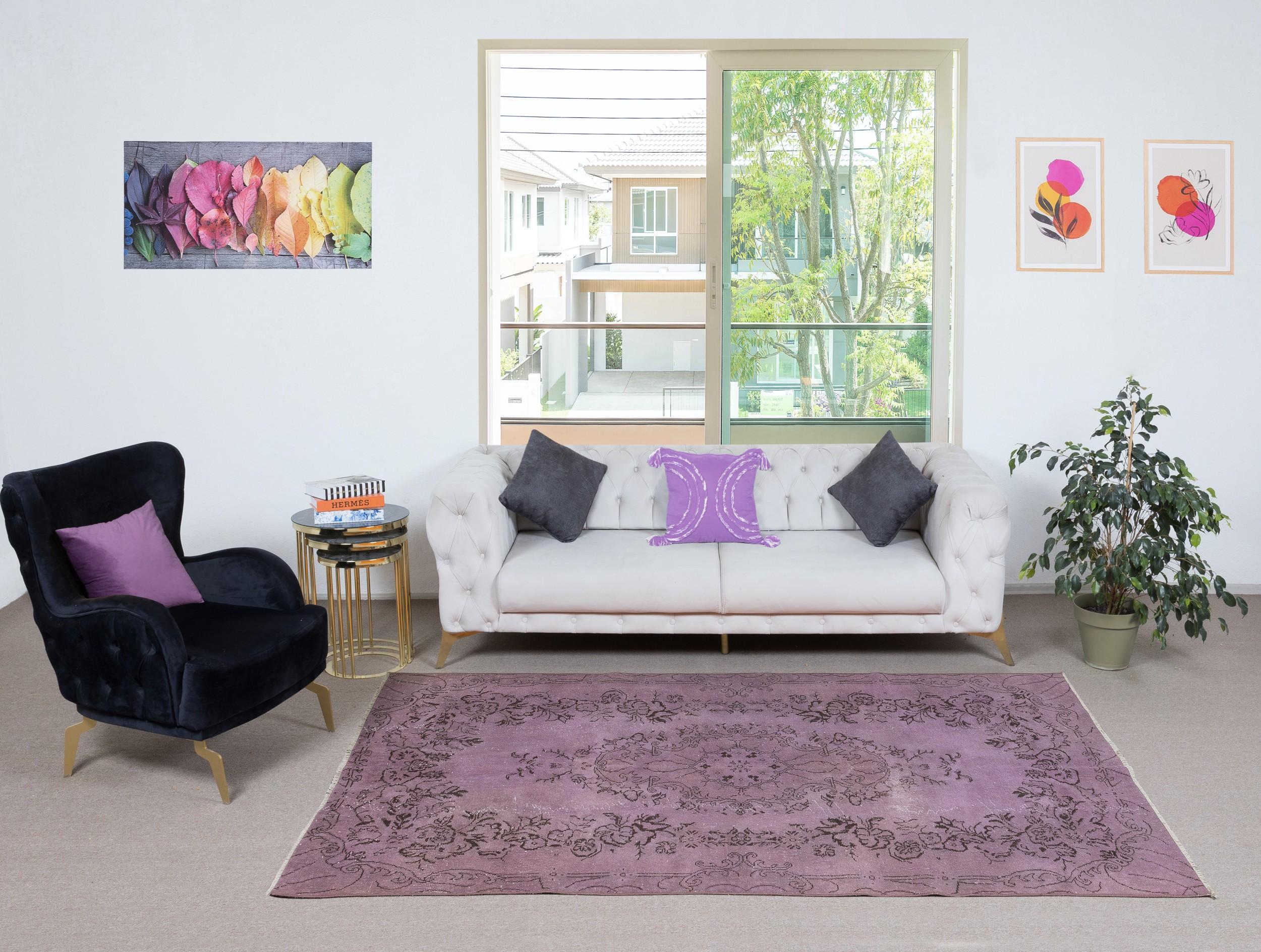 Nuestras alfombras sobreteñidas son todas piezas vintage anudadas a mano que se recrean en nuestro taller para atender a una gama más amplia de opciones de interiorismo, desde moderno a costero, desde industrial a rústico/cottage. Estas alfombras de