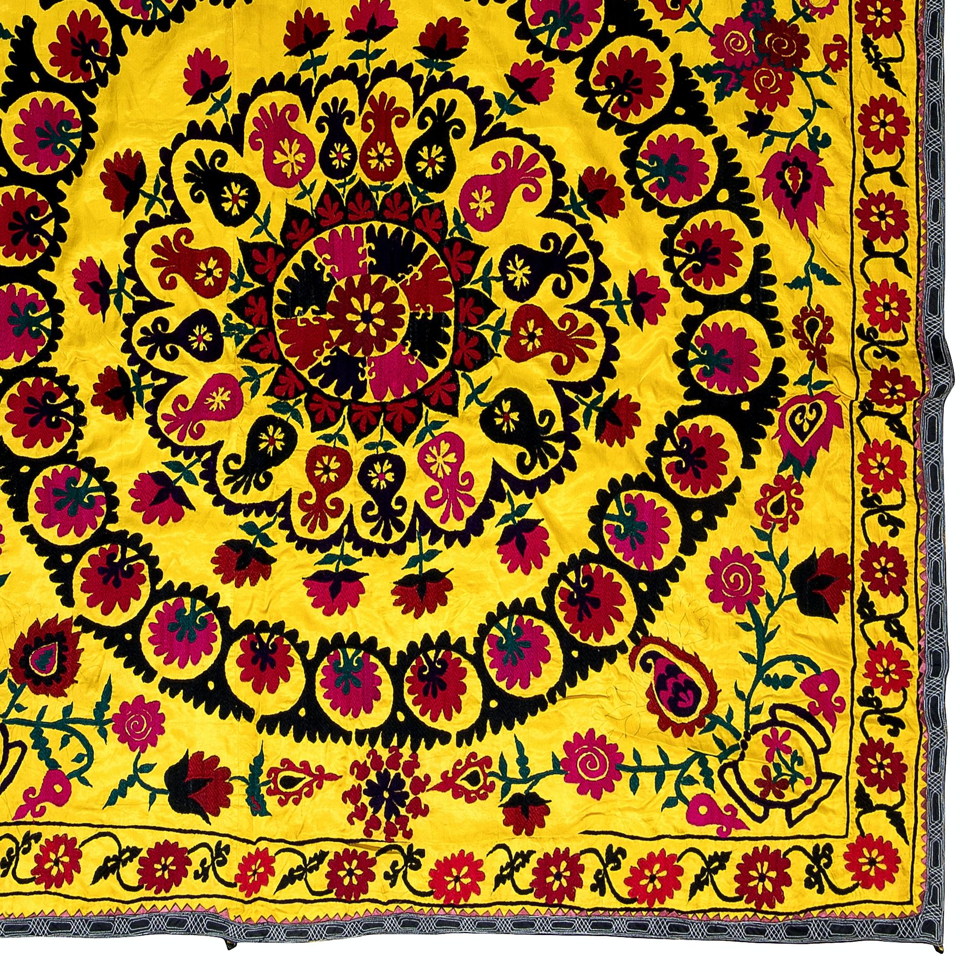 5x8.9 Ft Uzbek Silk Embroidery Suzani Bed Cover, Yellow Vintage Wall Hanging In Good Condition For Sale In Philadelphia, PA