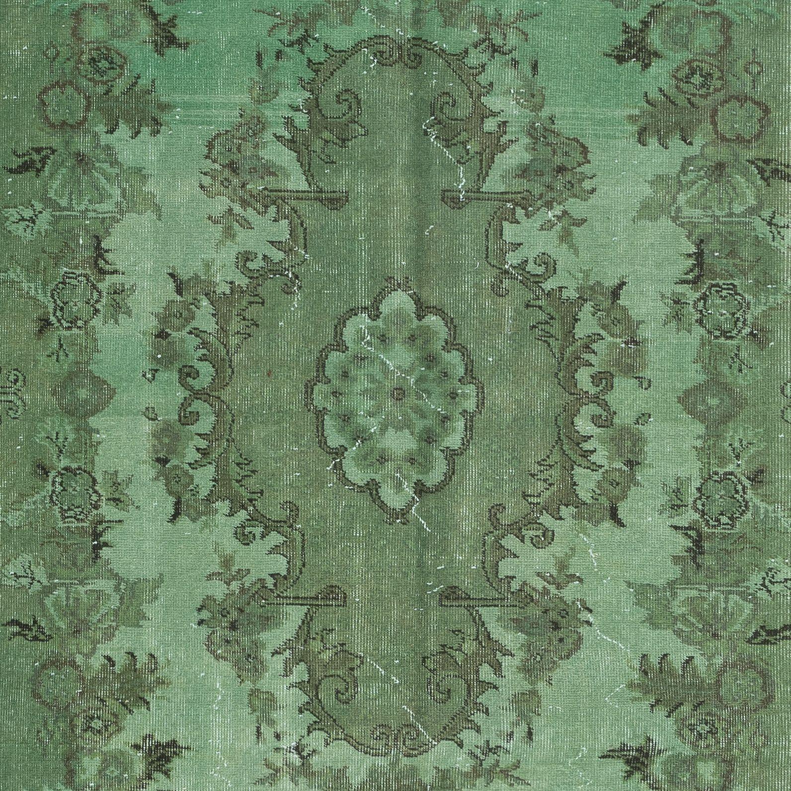 5x9 Ft Exquisite Green Turkish Area Rug, Modern Medallion Design Handmade Carpet In Good Condition For Sale In Philadelphia, PA