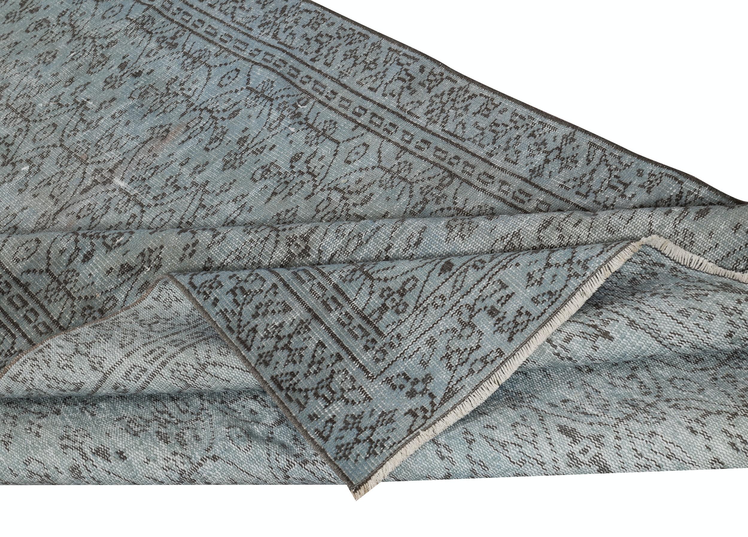 Hand-Knotted 5x9 Ft Modern Blue Color Handmade Turkish Wool Area Rug with Flower Design For Sale