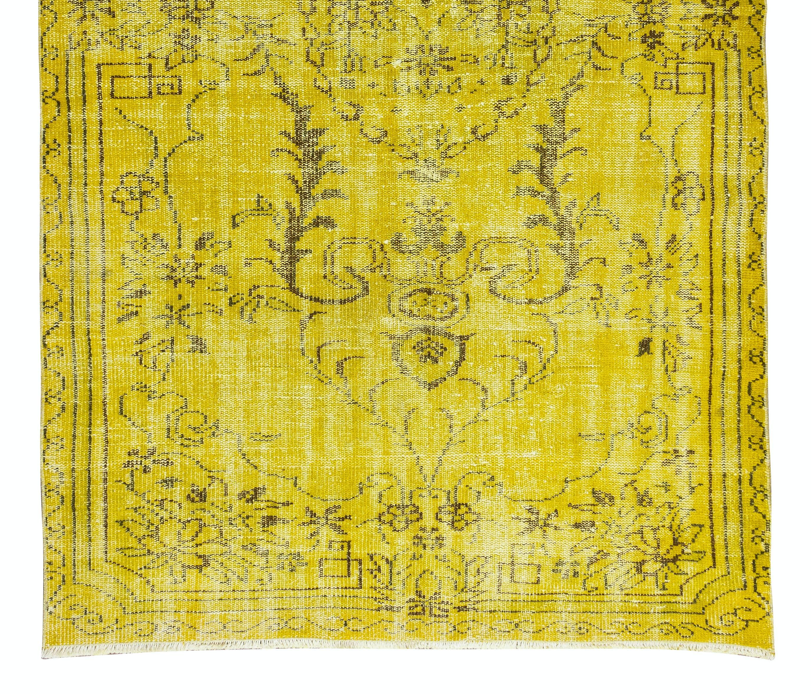 5x9 Ft Yellow Handmade Turkish Contemporary Area Rug with Medallion Design In Good Condition For Sale In Philadelphia, PA