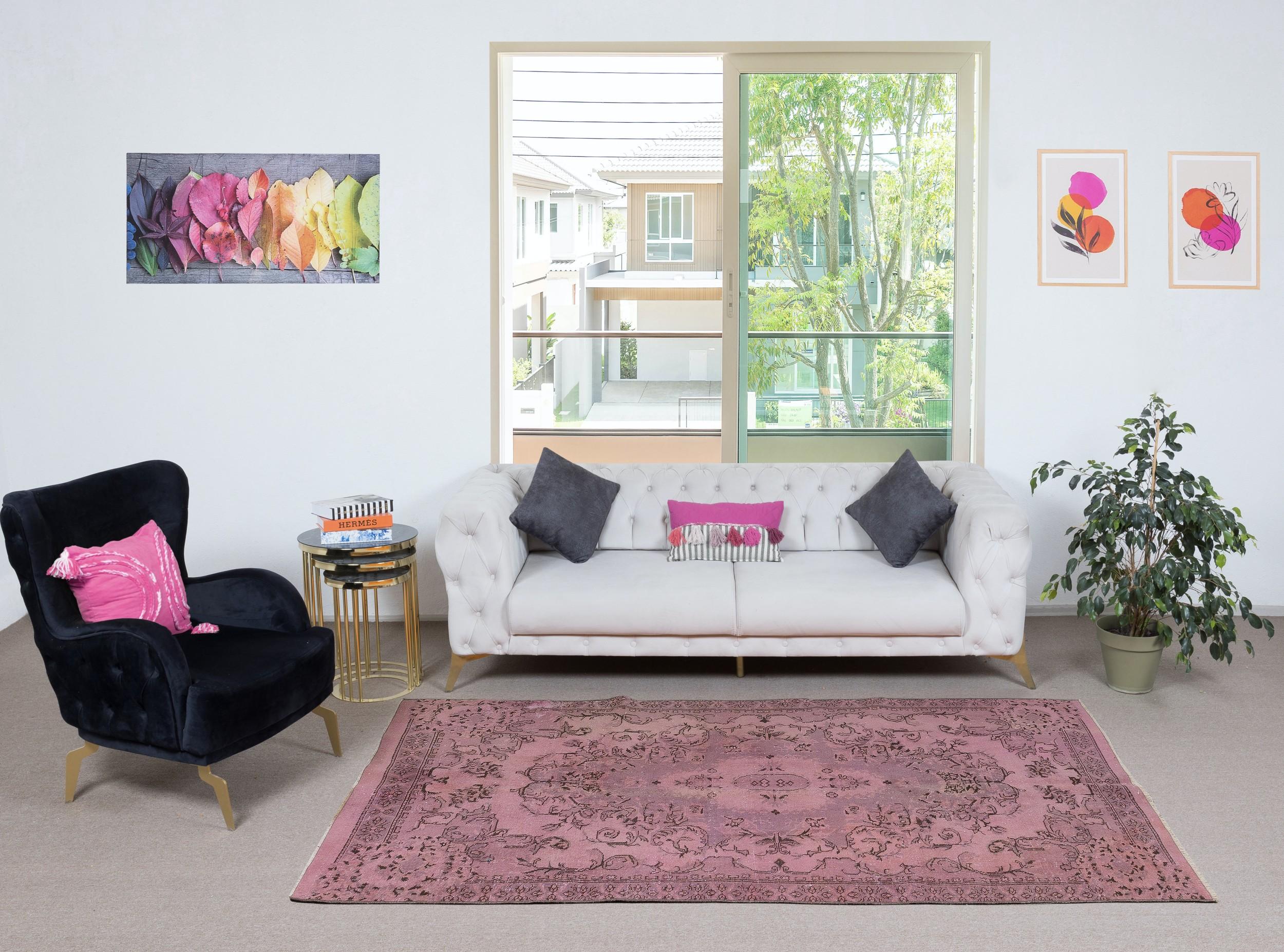 Nos tapis surteints sont tous des pièces vintage nouées à la main qui sont recréées dans notre atelier pour répondre à un plus large éventail de choix de décoration intérieure, du moderne au côtier, de l'industriel au rustique/cottage. Ces tapis