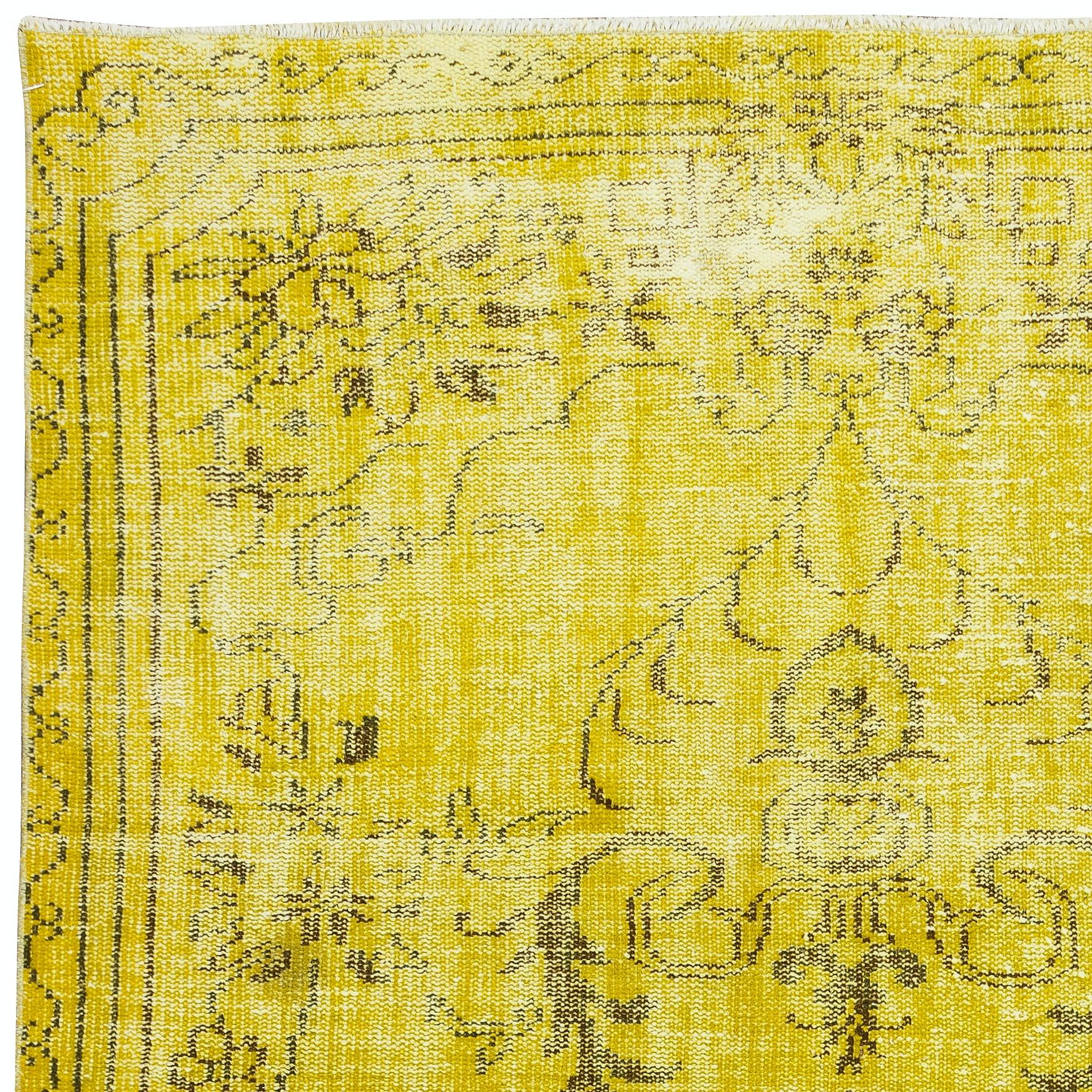 Moderne Tapis turc moderne fait main jaune 5x9 Ft avec motif médaillon en vente