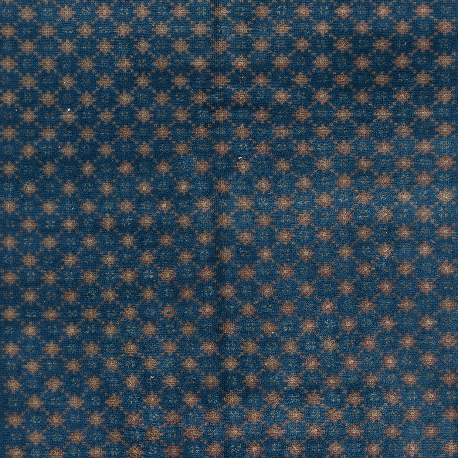 5x9.2 Ft Vintage Handmade Floral Patterned Blue Turkish Area Rug. 100% Wool In Good Condition For Sale In Spring Valley, NY