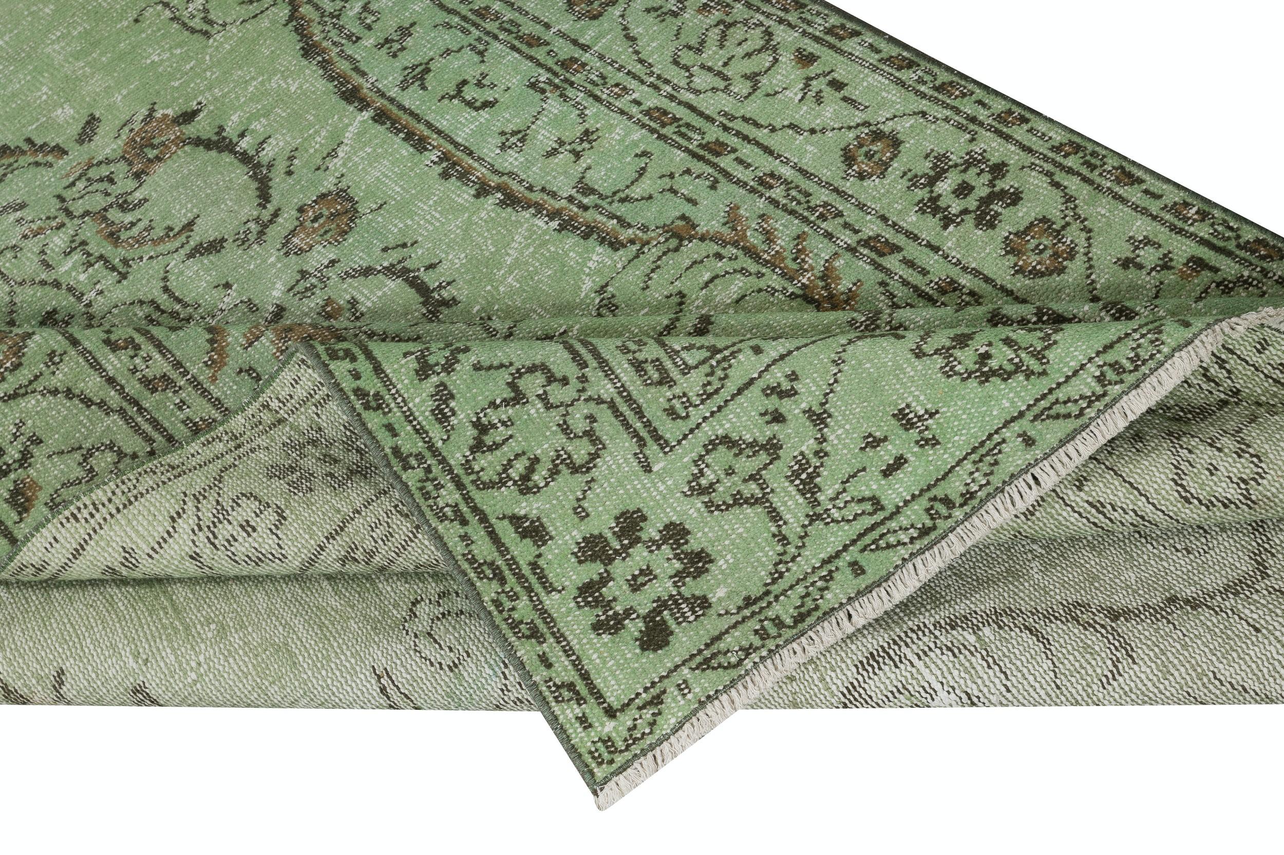 Modern 5x9.3 Ft Contemporary Hand-Knotted Turkish Wool Area Rug in Green Color For Sale