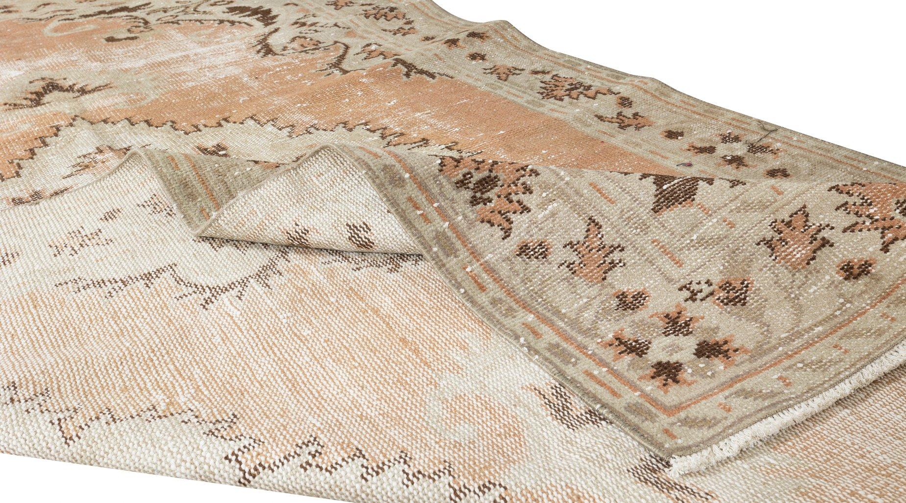 Oushak 5 x 9,3 pieds Tapis en laine turque fabriqu  la main au milieu du sicle avec motif de mdaillon en vente