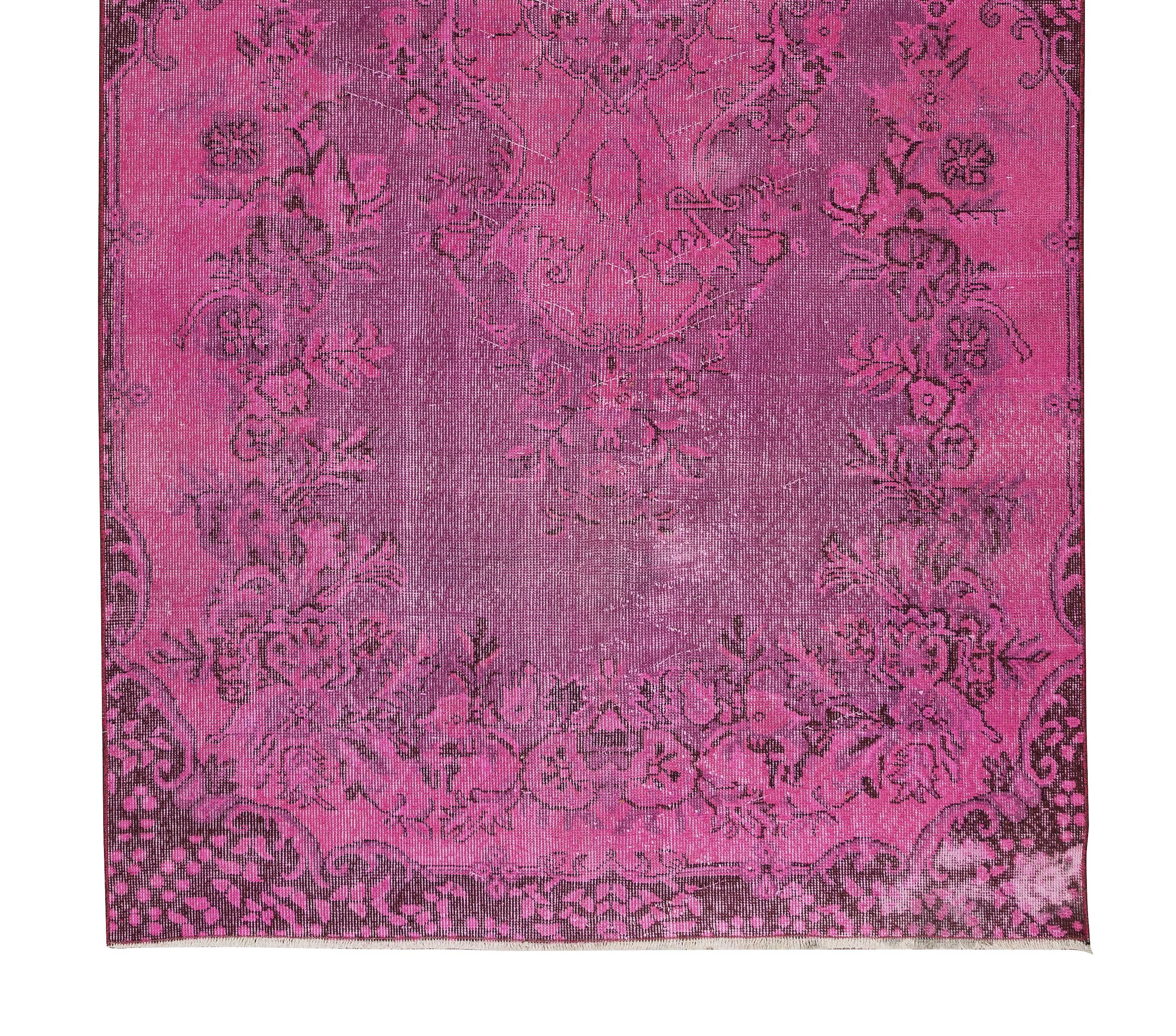 5x9.4 Ft Vintage Handmade Turkish Area Rug in Pink with Medallion Design In Good Condition For Sale In Spring Valley, NY