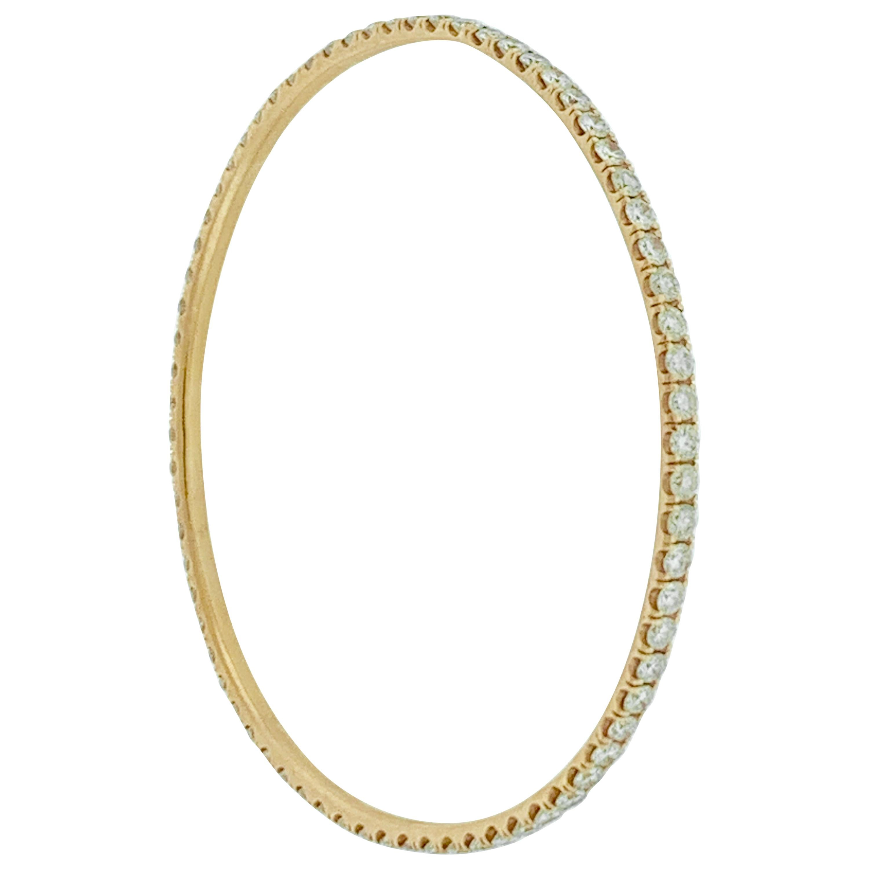 Bracelet jonc d'éternité en or 14 carats et diamants avec une ligne unique de 5 carats à 6 à 7 pointes chacun