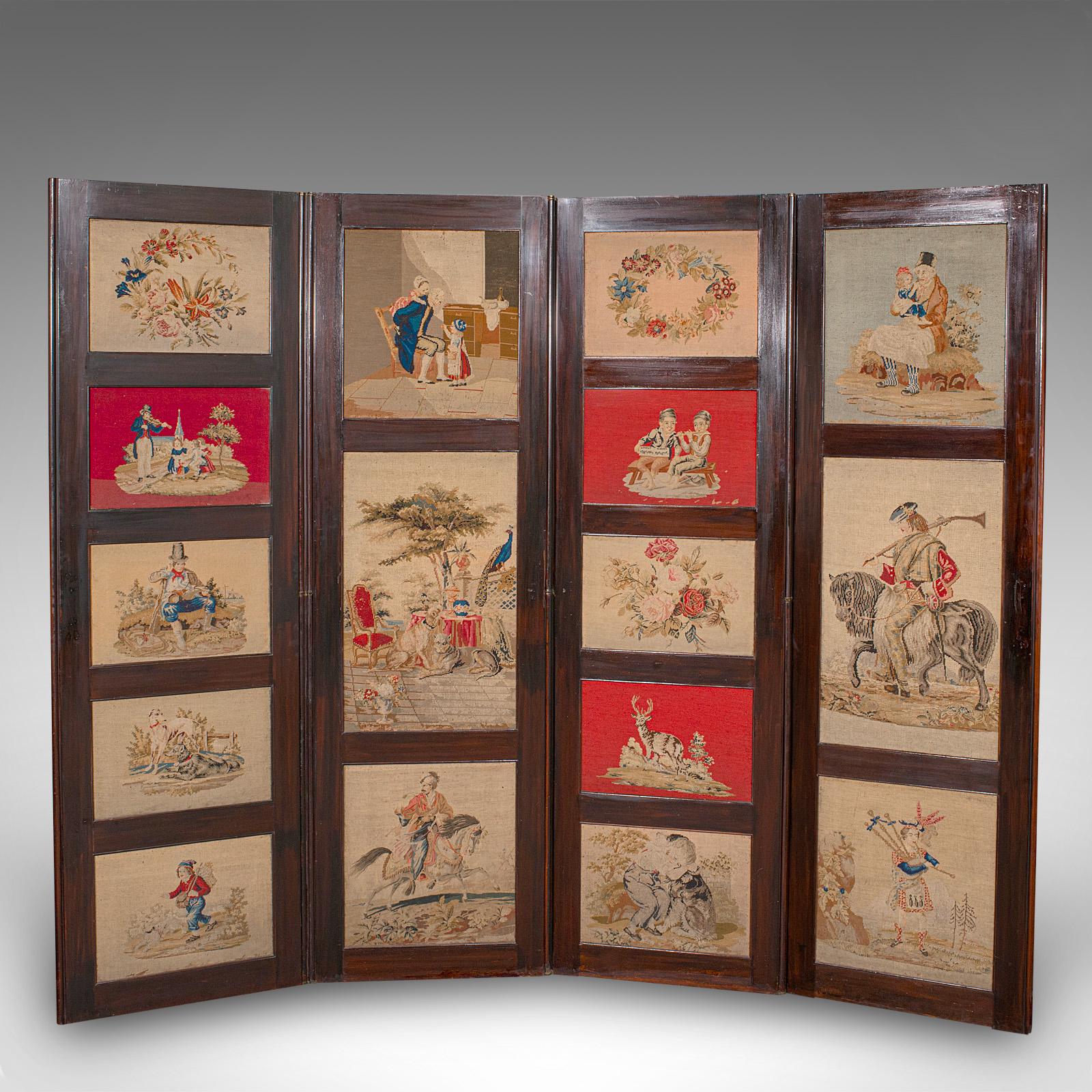 Si tratta di un antico divisorio a 4 pannelli. Paravento pieghevole inglese in legno di palissandro e aguglieria, risalente al periodo della Reggenza, circa 1820. Questo paravento, ben dettagliato, presenta degli incantevoli pannelli ricamati e