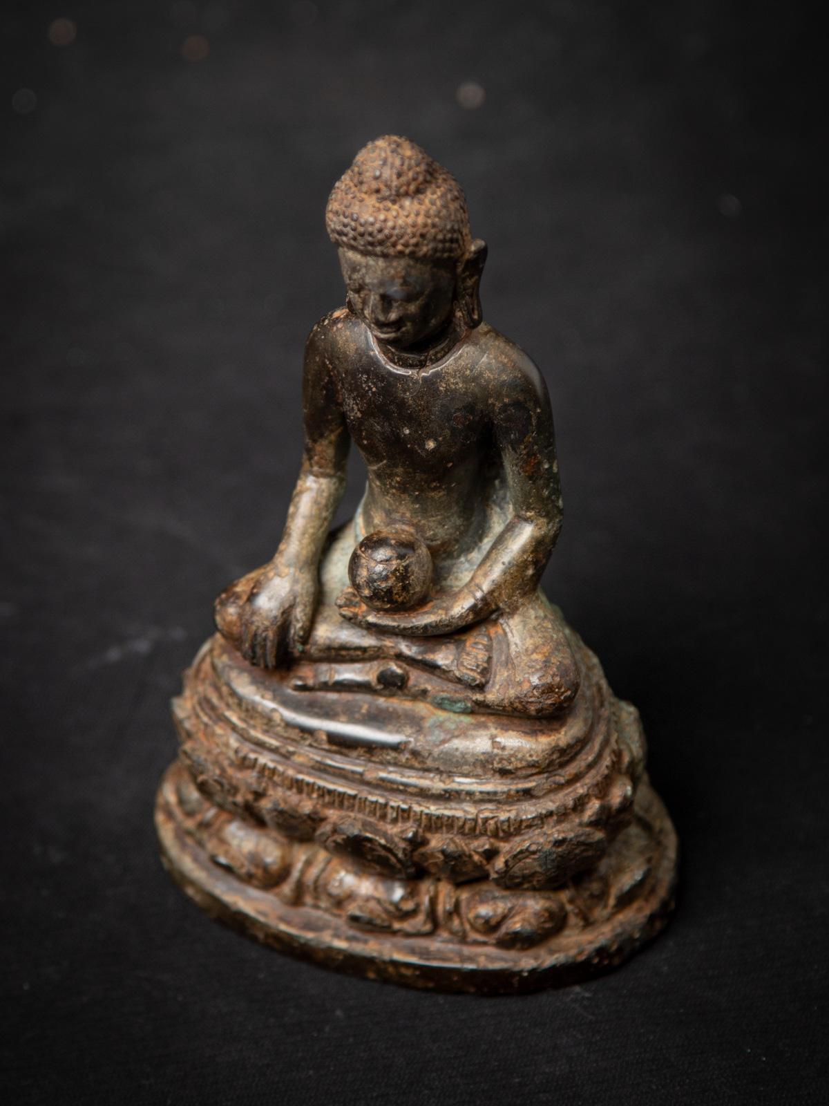 6-8e siècle Statue de Bouddha de médecine népalais en bronze ancien du Népal en vente 5