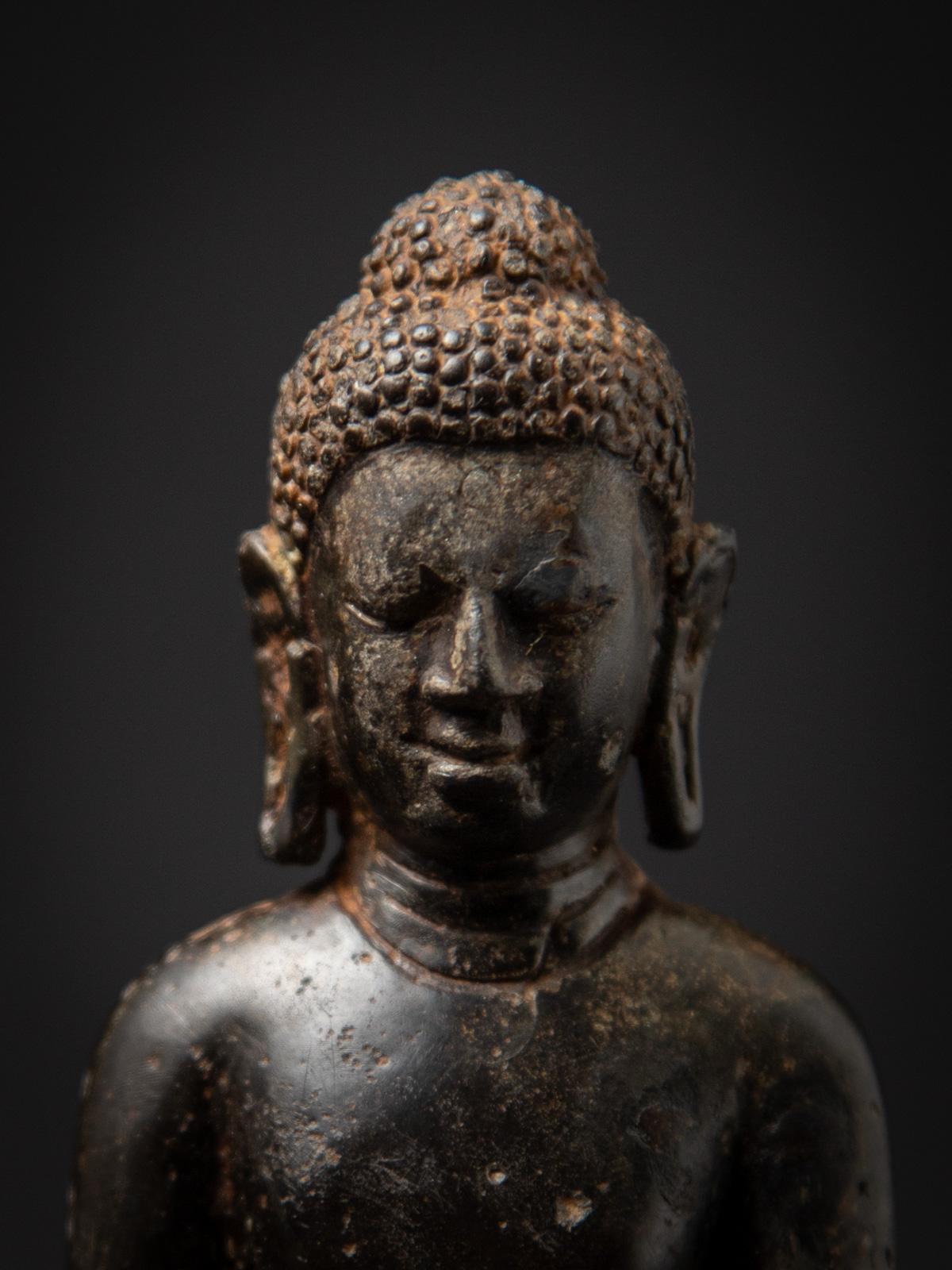 6-8e siècle Statue de Bouddha de médecine népalais en bronze ancien du Népal en vente 6