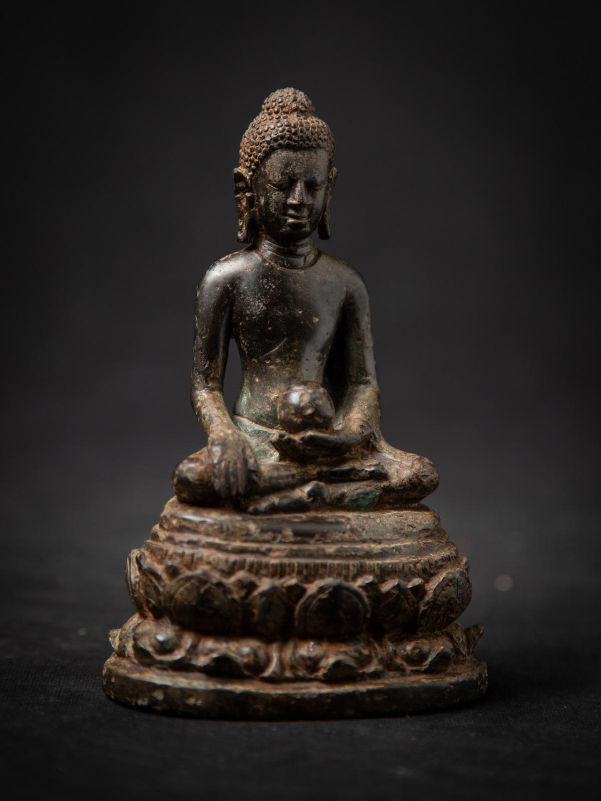 6-8e siècle Statue de Bouddha de médecine népalais en bronze ancien du Népal en vente 8