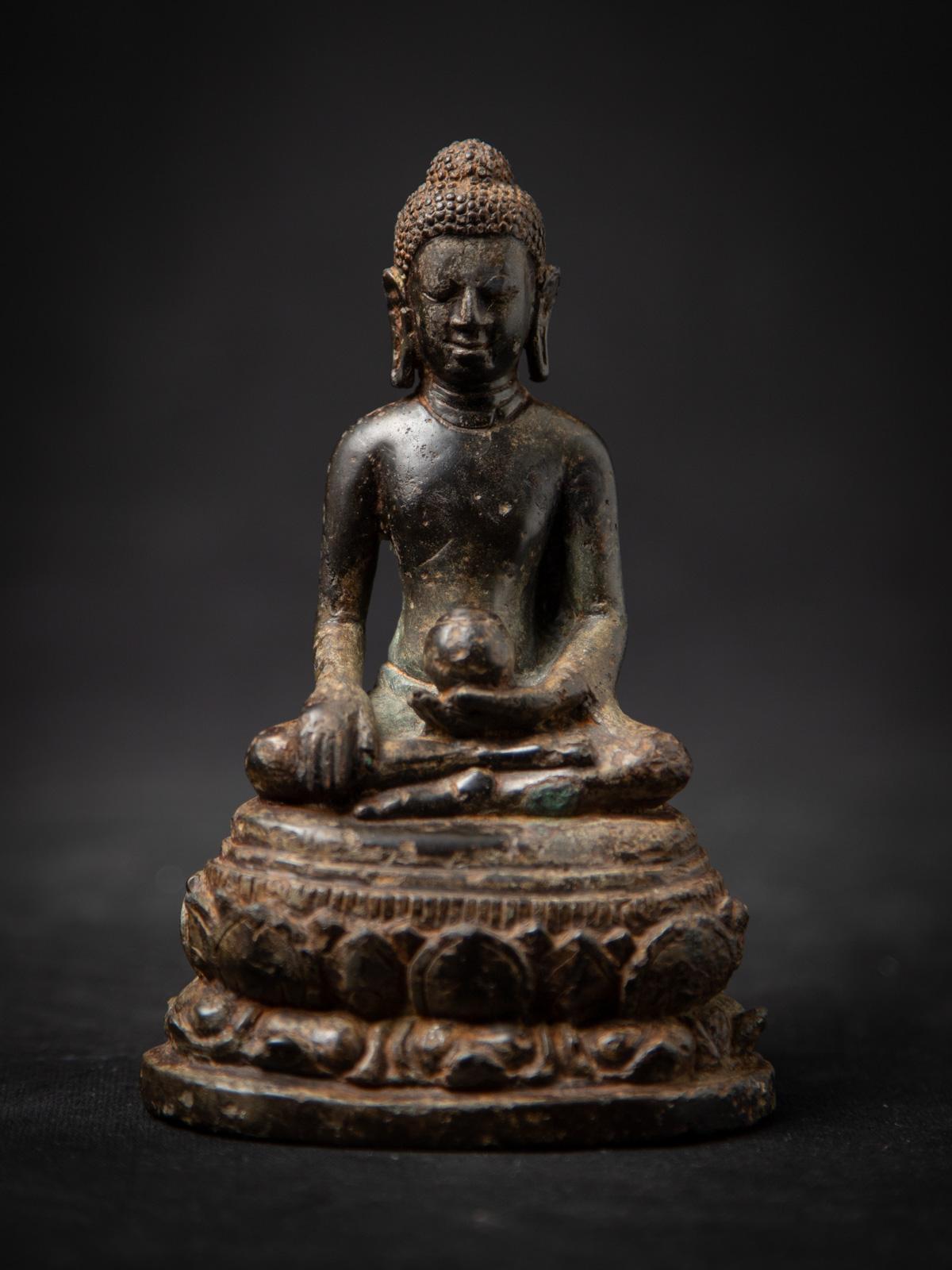 6-8e siècle Statue de Bouddha de médecine népalais en bronze ancien du Népal en vente 11