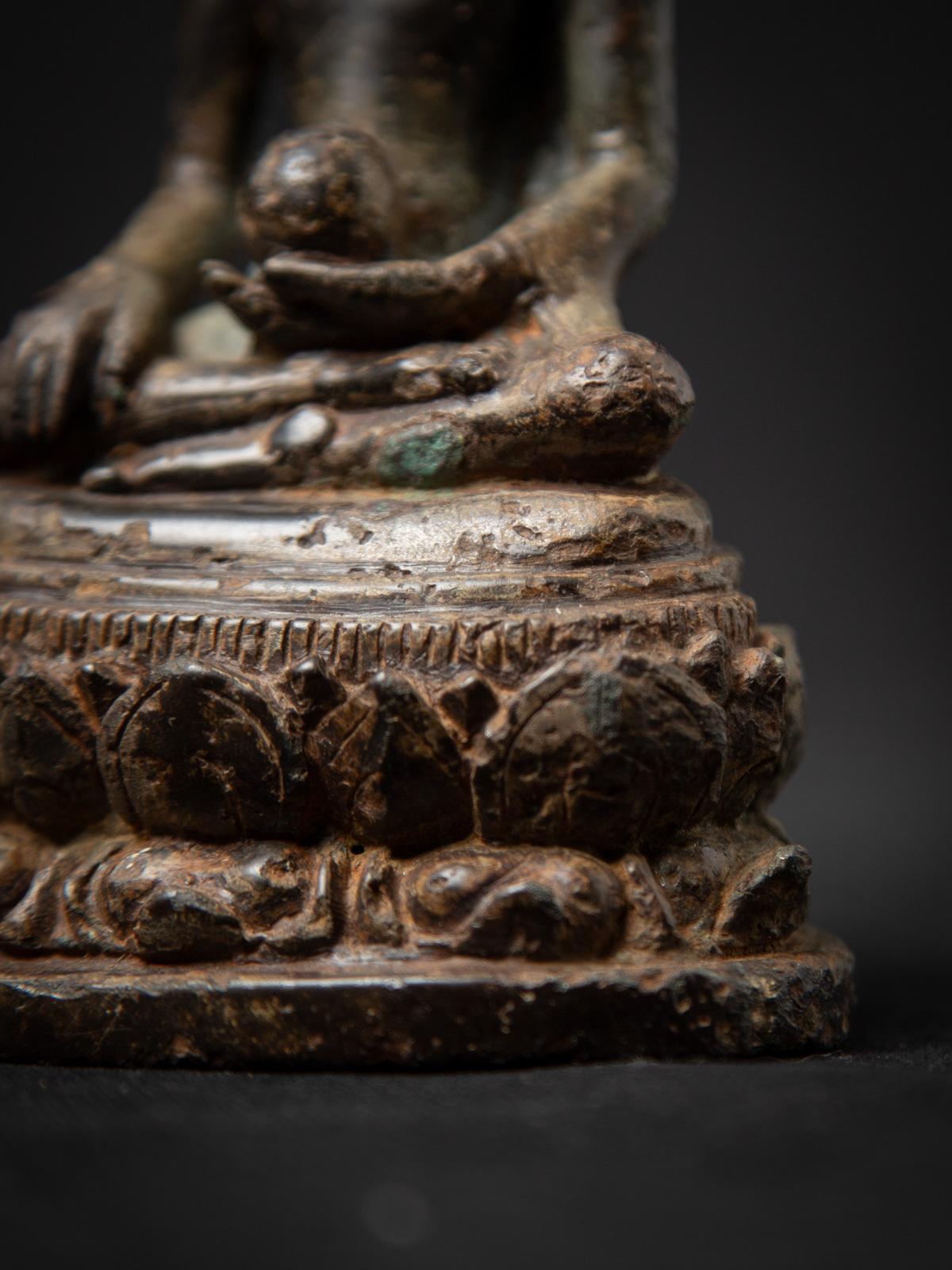 Bronze 6-8e siècle Statue de Bouddha de médecine népalais en bronze ancien du Népal en vente