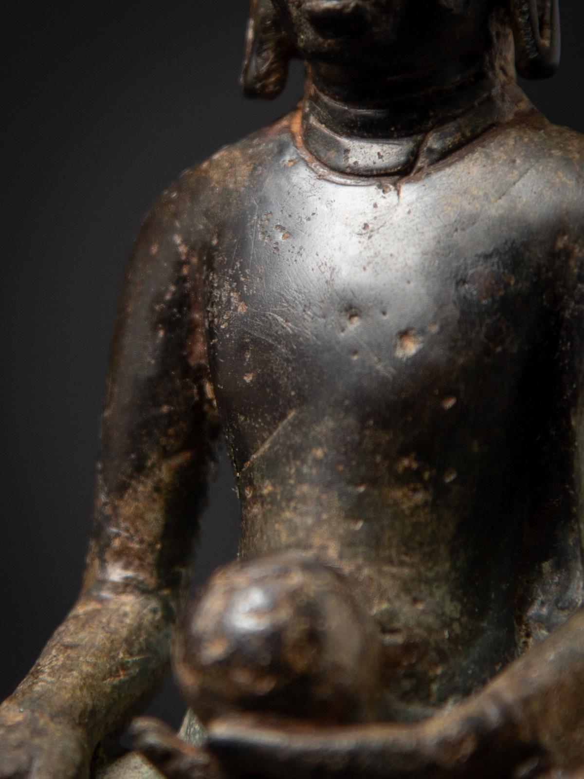 6-8e siècle Statue de Bouddha de médecine népalais en bronze ancien du Népal en vente 2