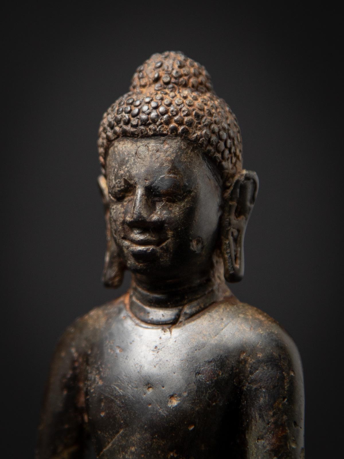 6-8e siècle Statue de Bouddha de médecine népalais en bronze ancien du Népal en vente 3