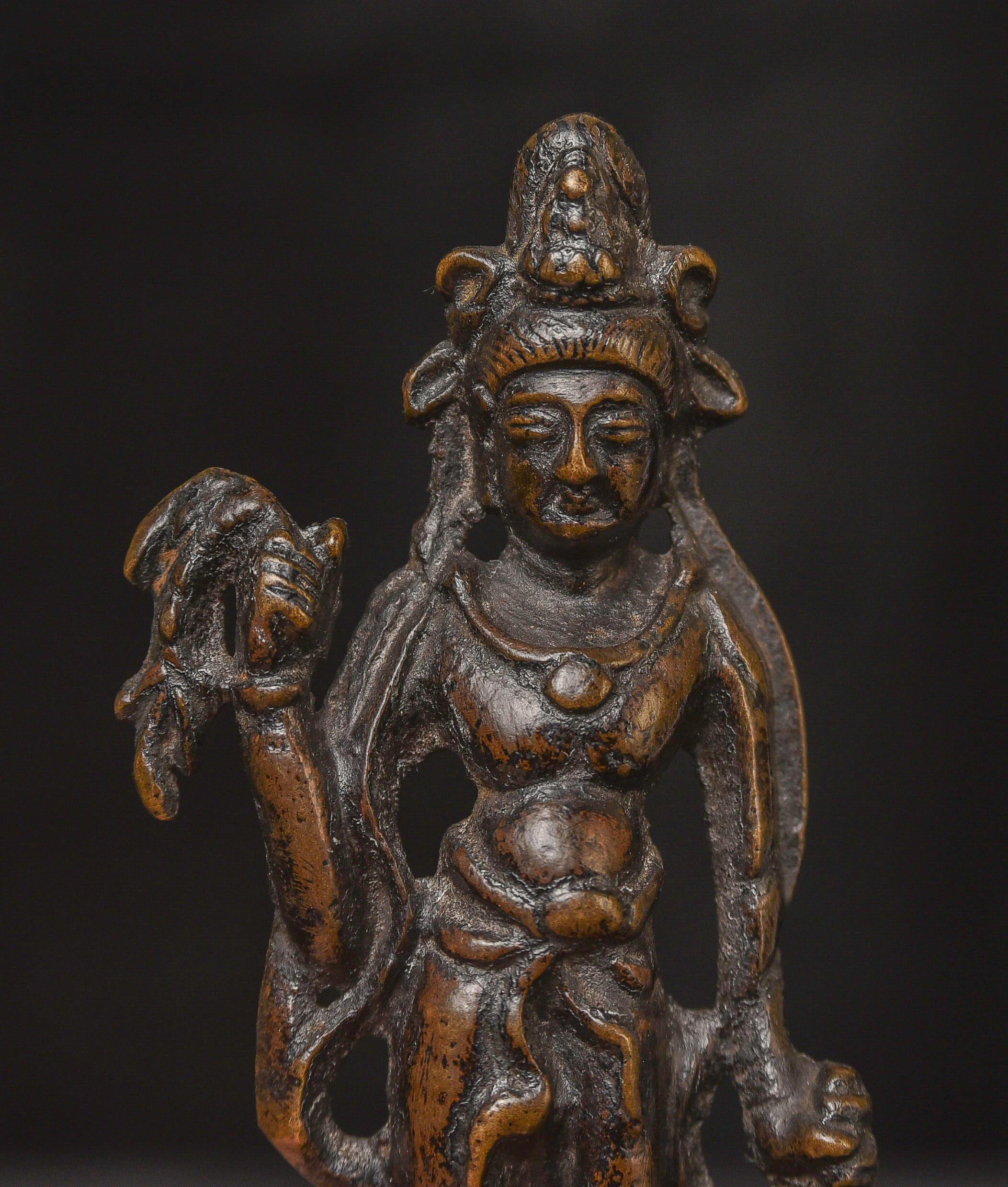  Chinesisches Bronze-Bodhisattva des Mitgefühls aus der Tang-Dynastie,6-9. Jahrhundert, 9685 im Angebot 6