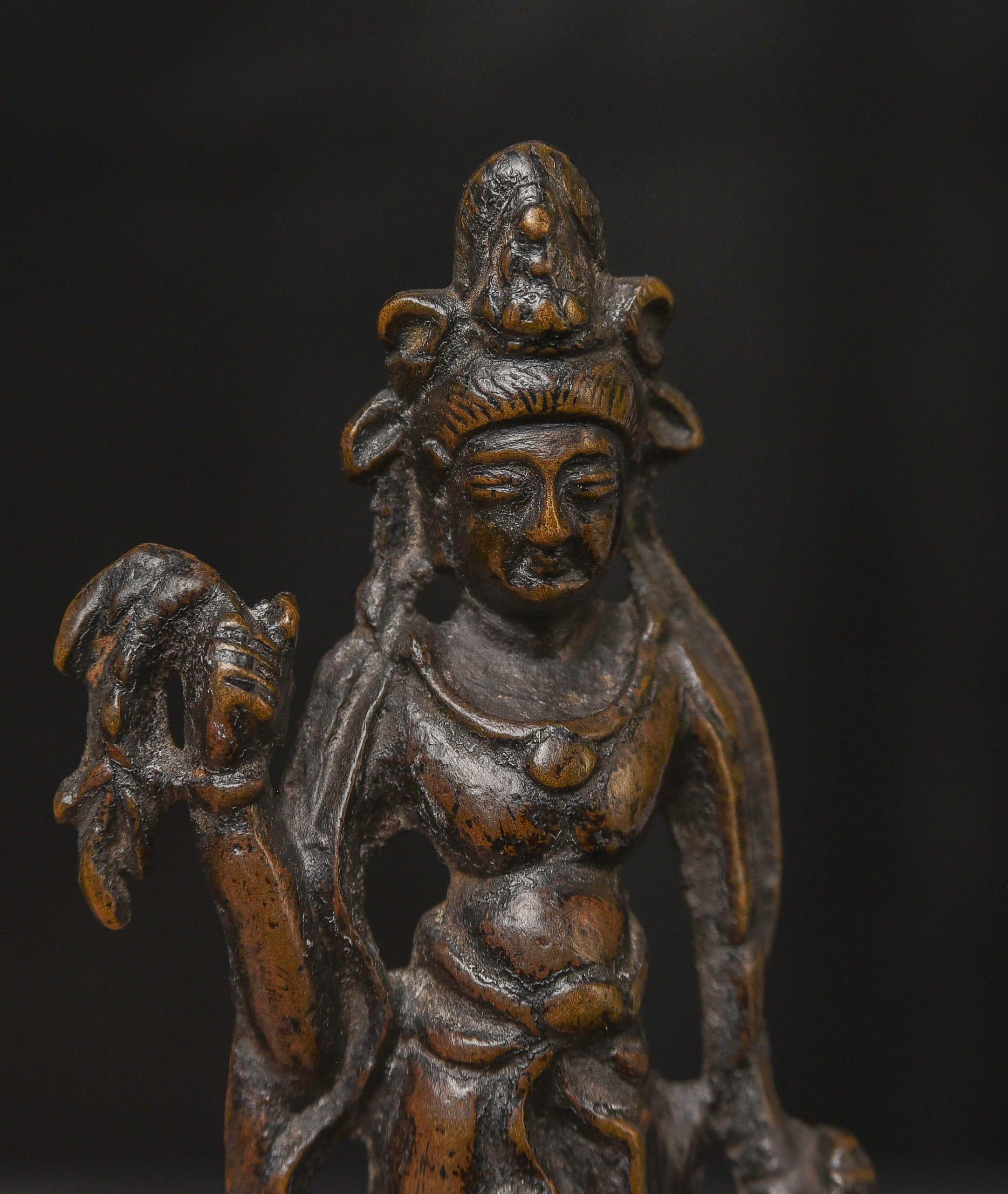  Chinesisches Bronze-Bodhisattva des Mitgefühls aus der Tang-Dynastie,6-9. Jahrhundert, 9685 im Angebot 11