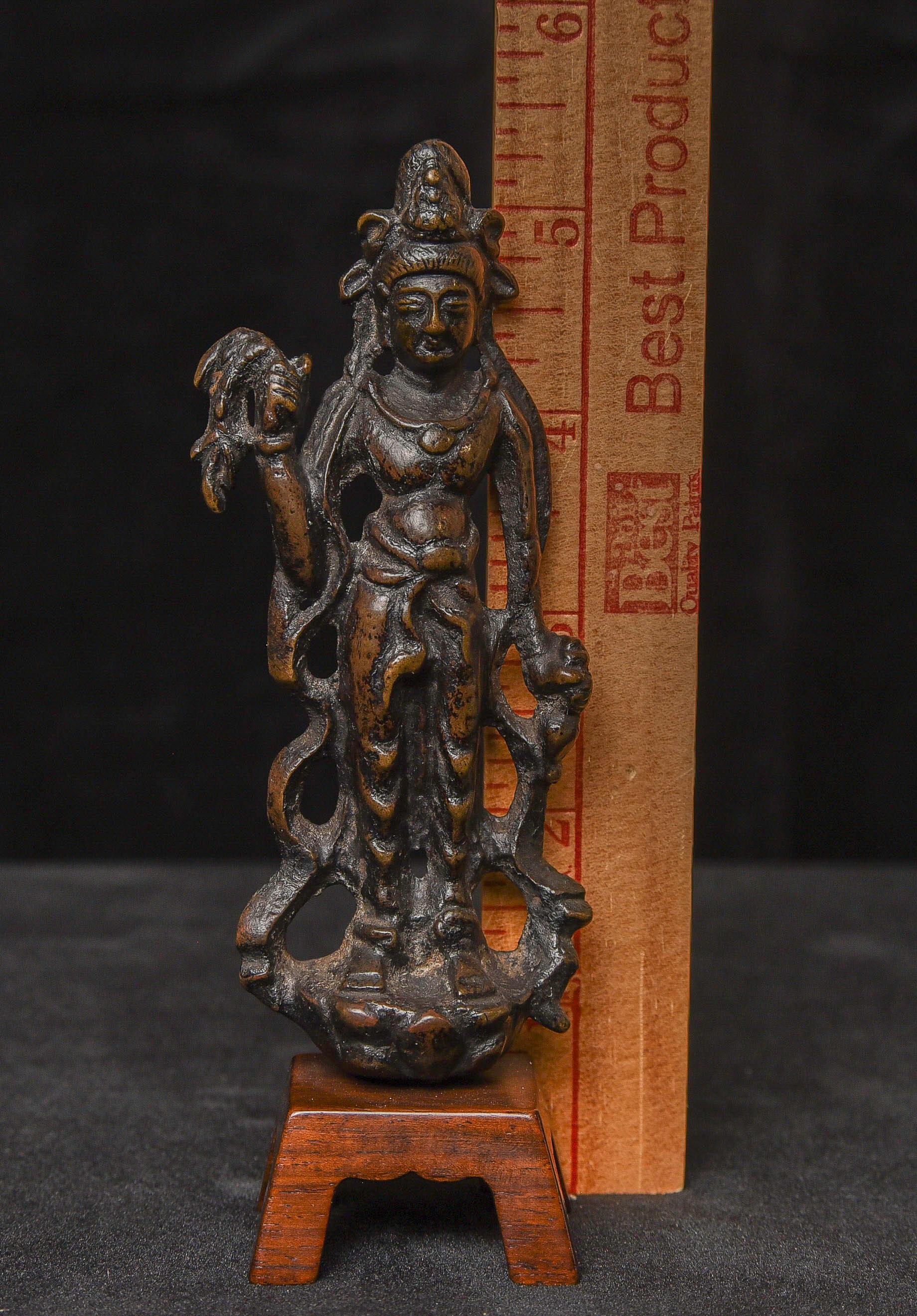  Chinesisches Bronze-Bodhisattva des Mitgefühls aus der Tang-Dynastie,6-9. Jahrhundert, 9685 im Zustand „Gut“ im Angebot in Ukiah, CA