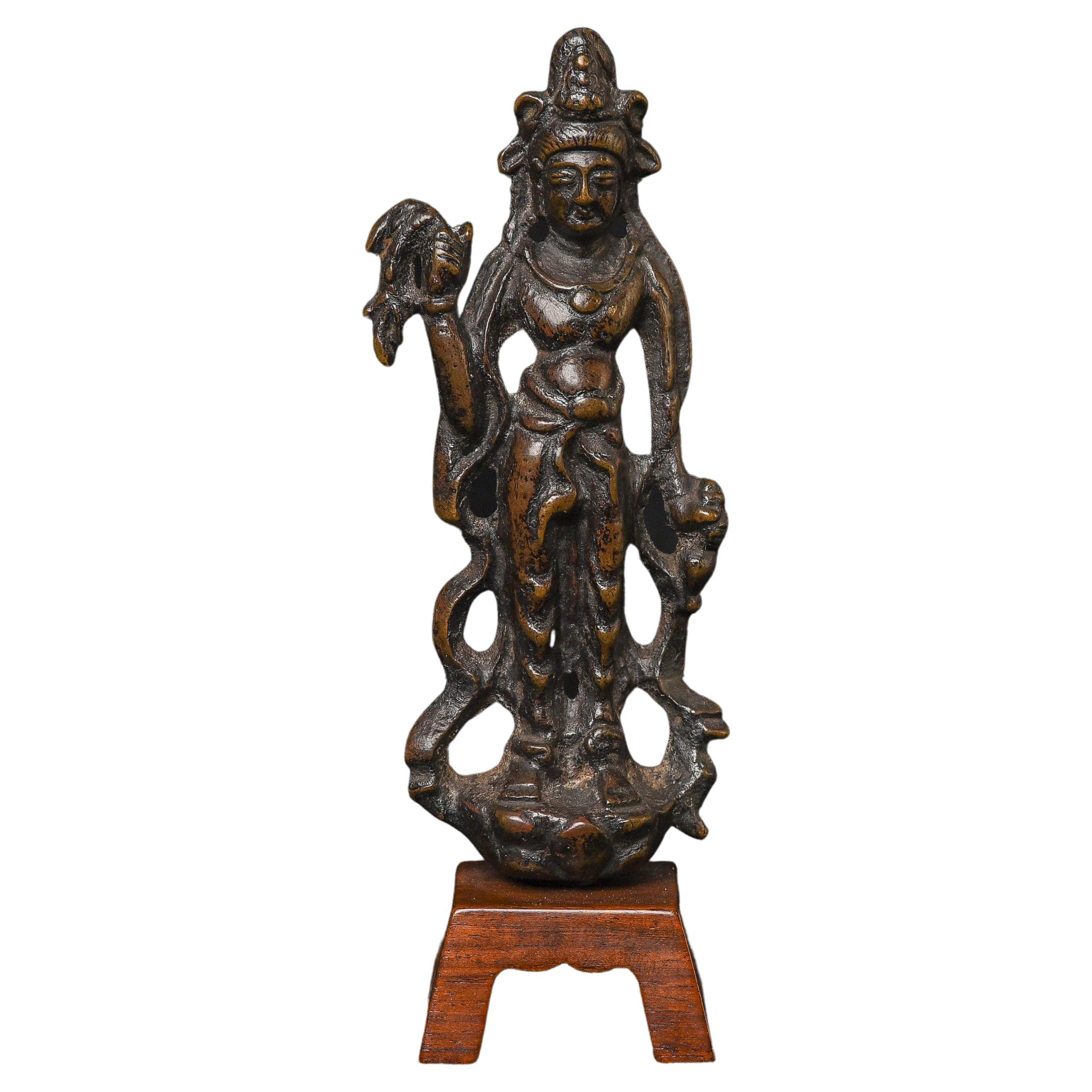  Chinesisches Bronze-Bodhisattva des Mitgefühls aus der Tang-Dynastie,6-9. Jahrhundert, 9685 im Angebot