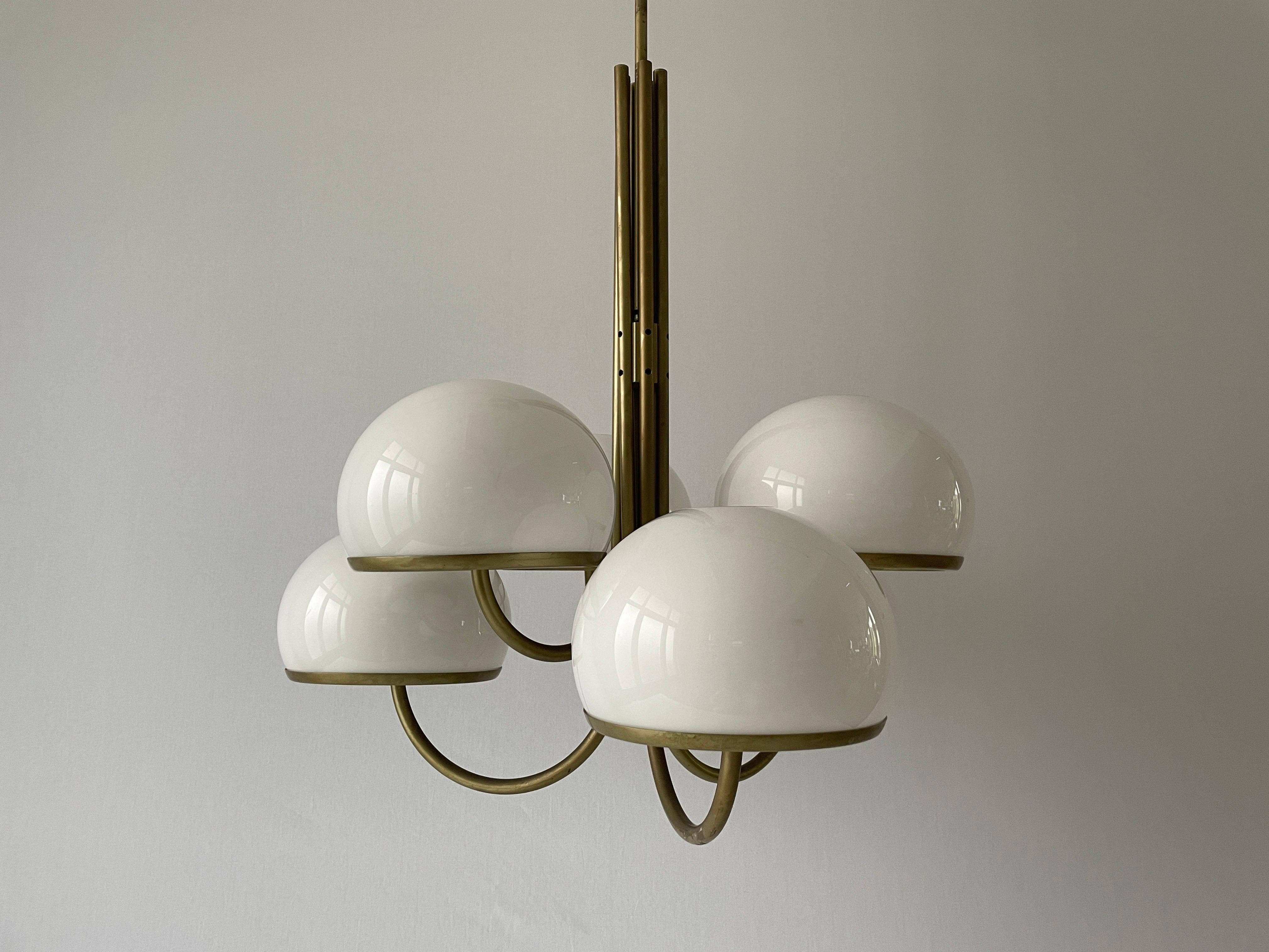 6 Balls Shade Chandelier by Arteluce, 1960s, Italy

Designers: Vittorio Gregotti, Lodovico Meneghetti, and Giotto Stoppino


Lampshade is in very good vintage condition.
No crack, no missed piece.
Original canopy.


This lamp works with 6x E14 light
