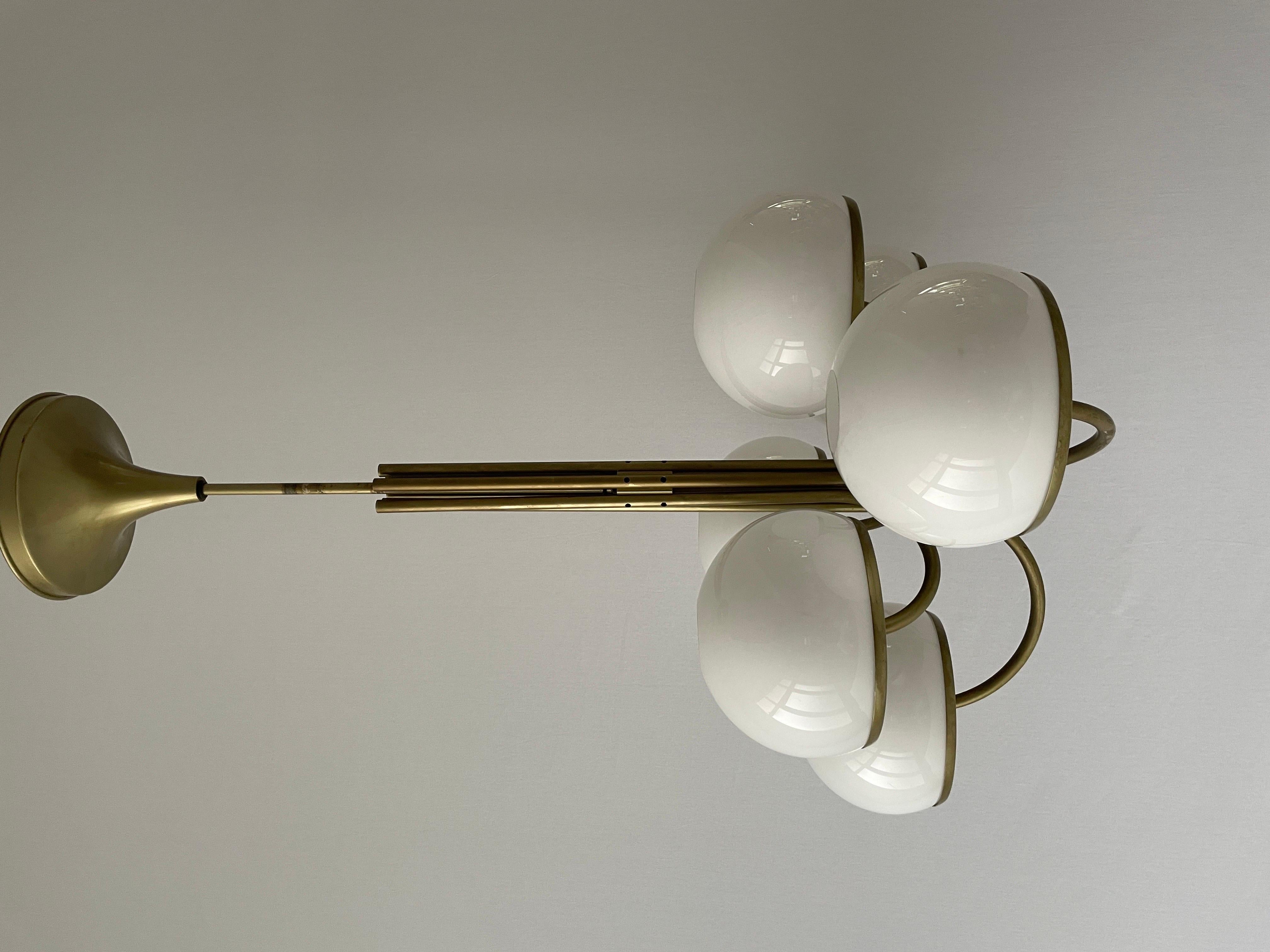 italien Lustre à 6 boules en acrylique d'Arteluce, années 1960, Italie en vente