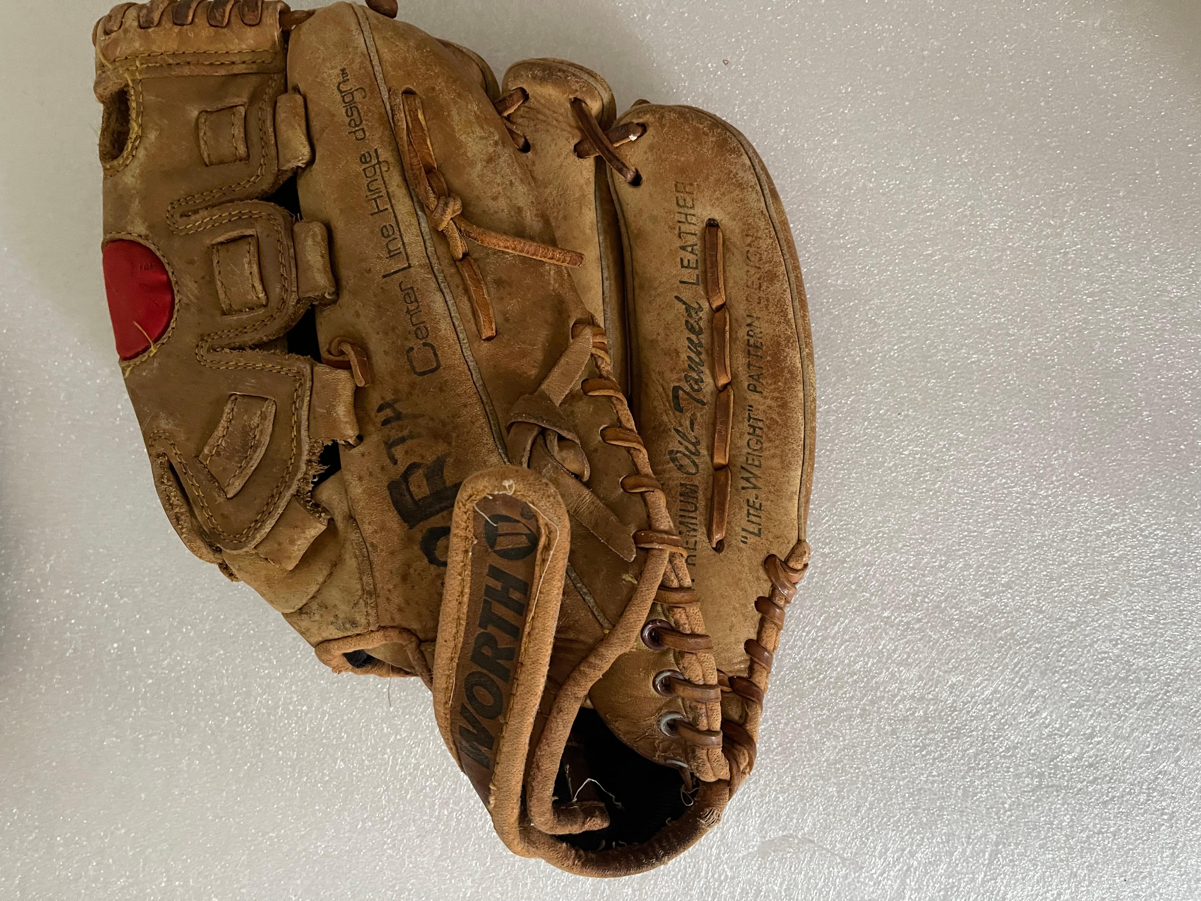 6 Collectional de gants de baseball antiques en vente 3