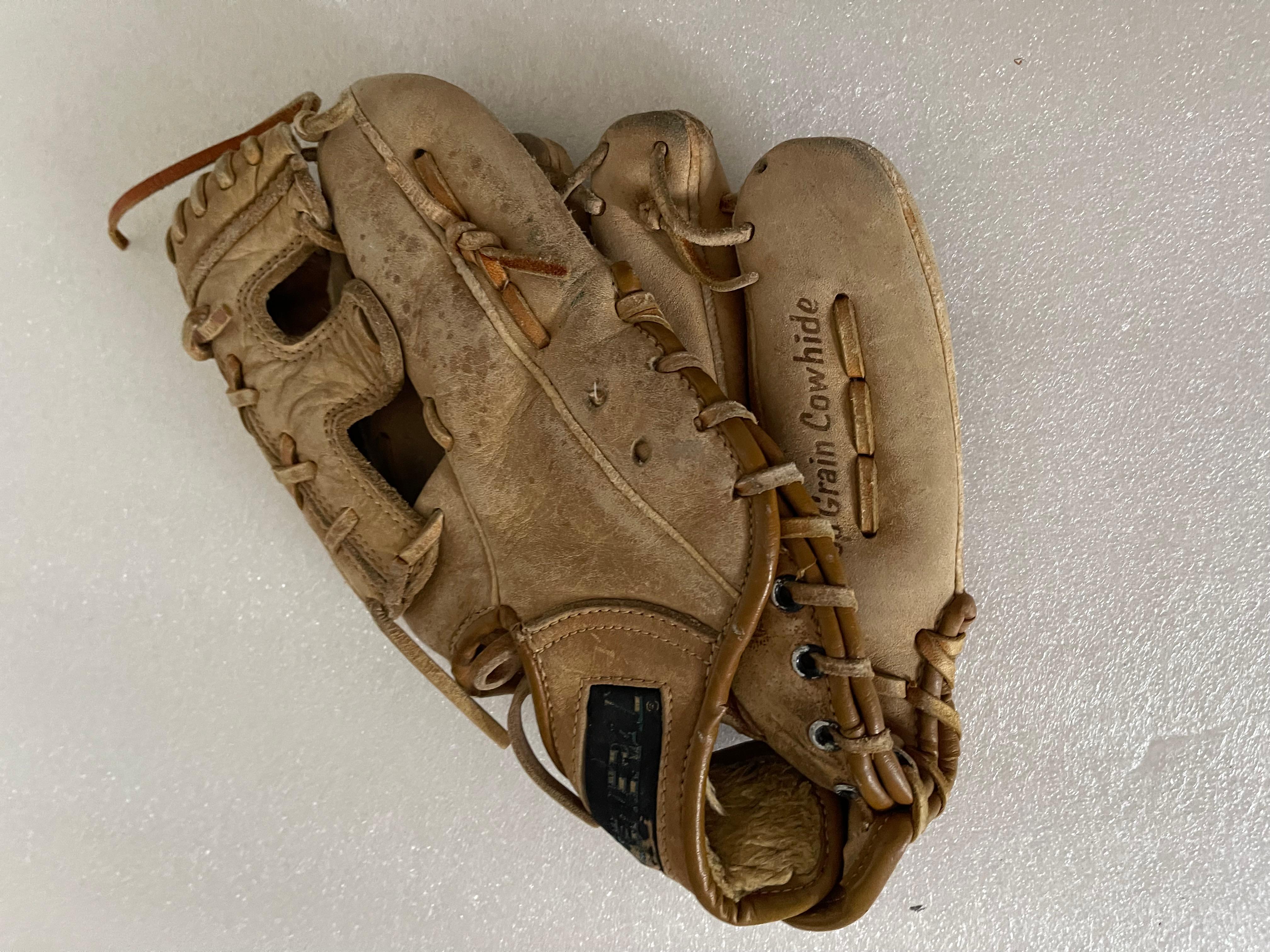 6 Collectional de gants de baseball antiques en vente 6