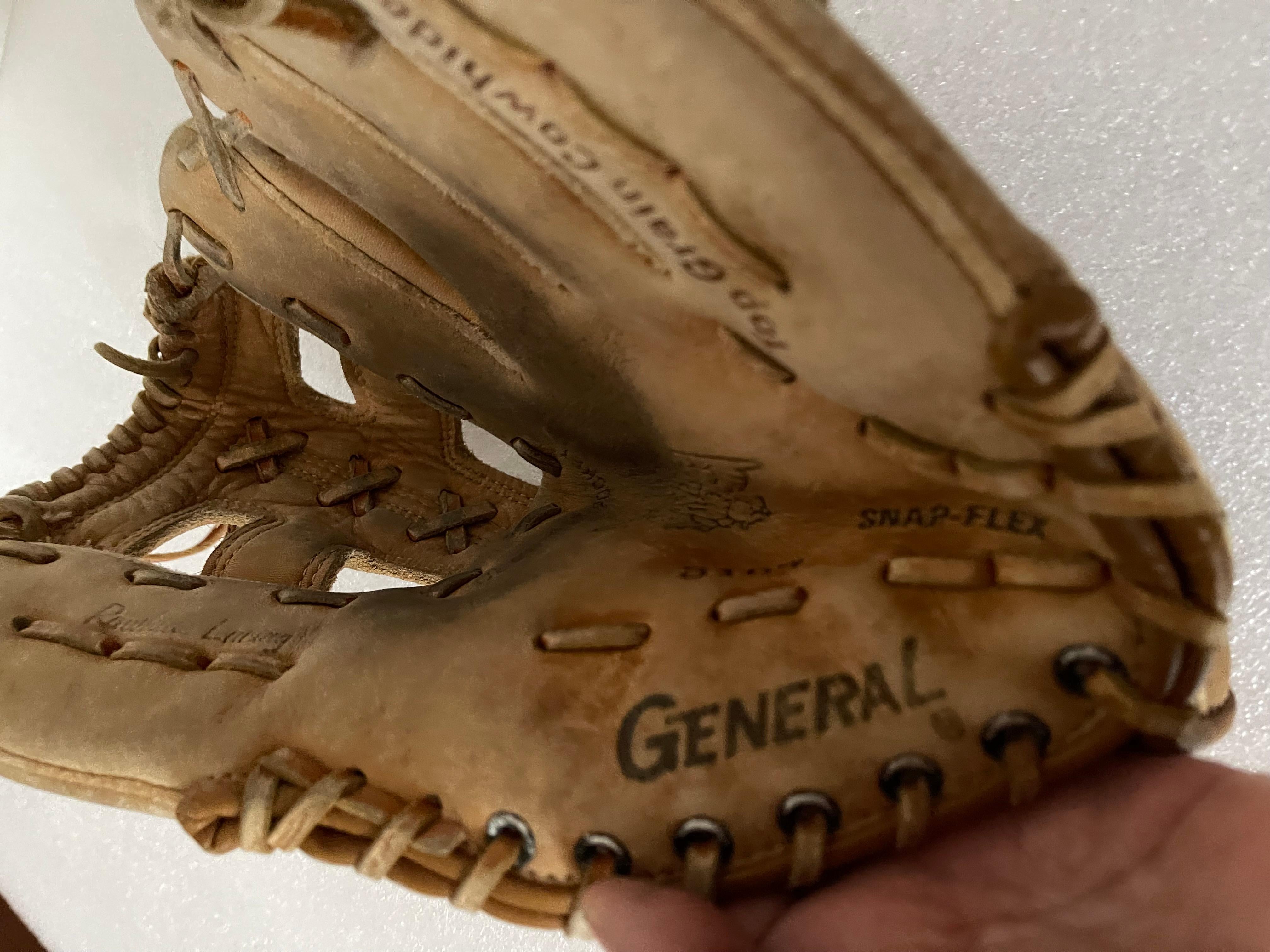 6 Collectional de gants de baseball antiques en vente 7