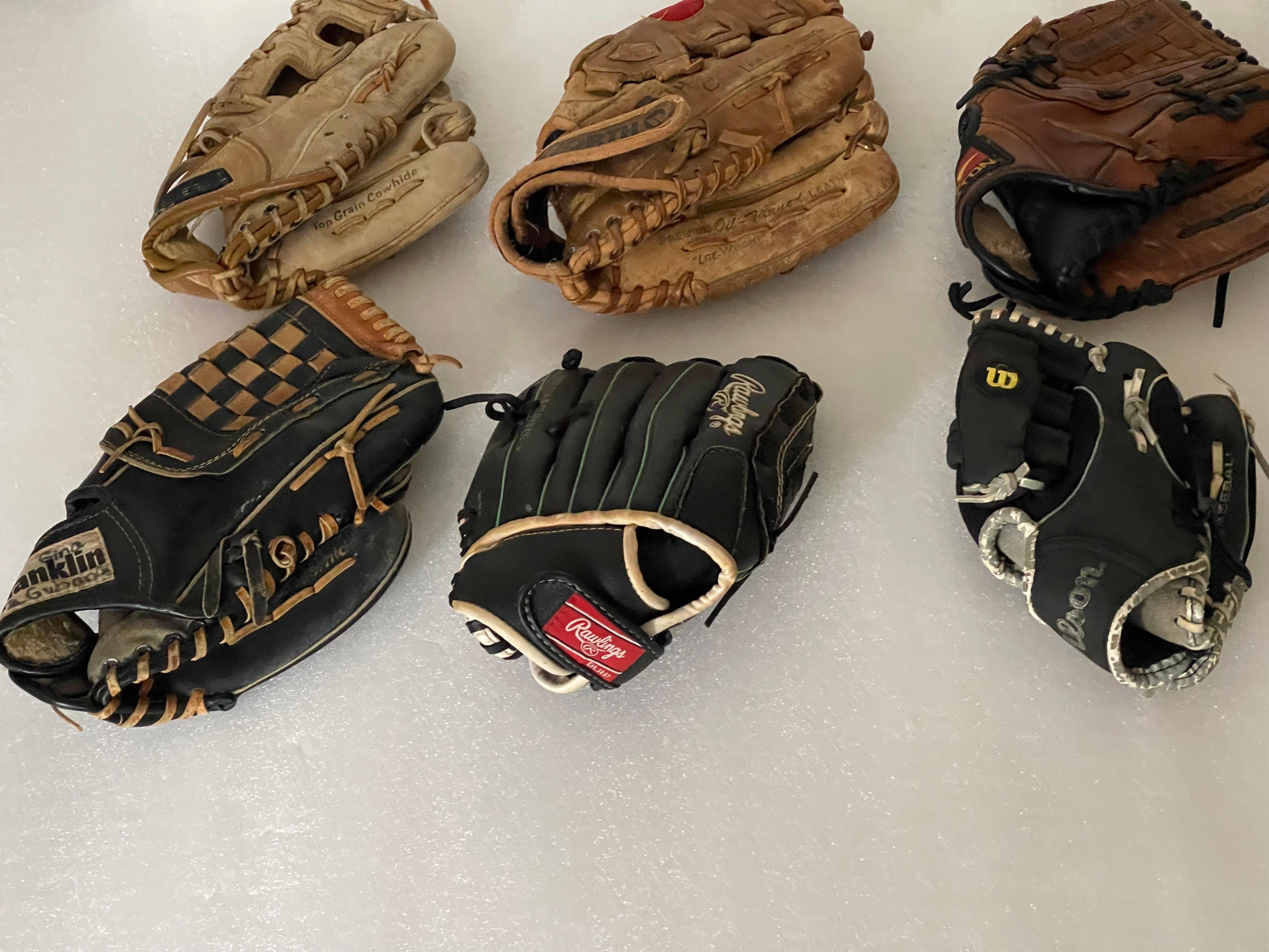 Classique américain 6 Collectional de gants de baseball antiques en vente