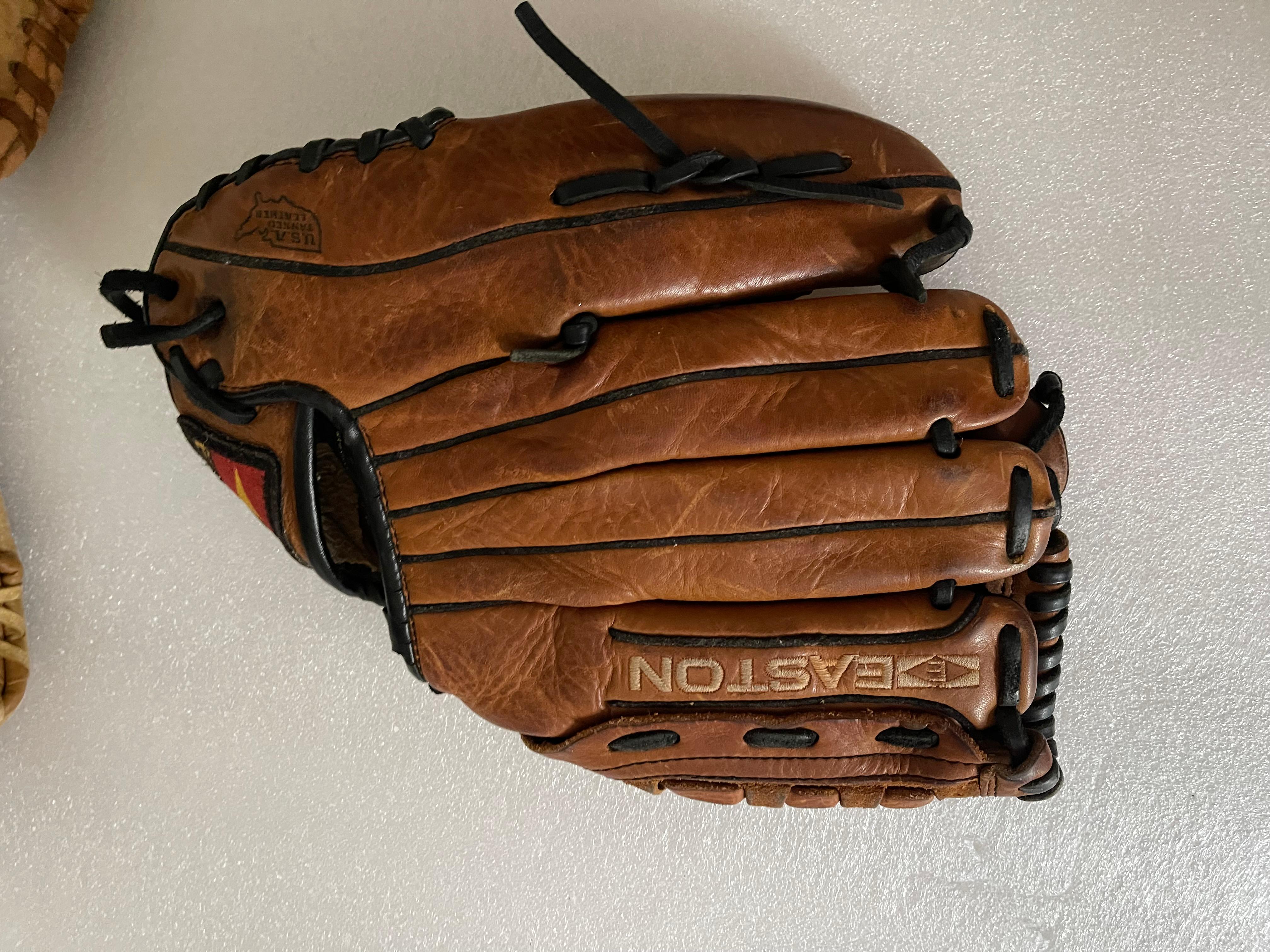 6 Collectional de gants de baseball antiques en vente 1