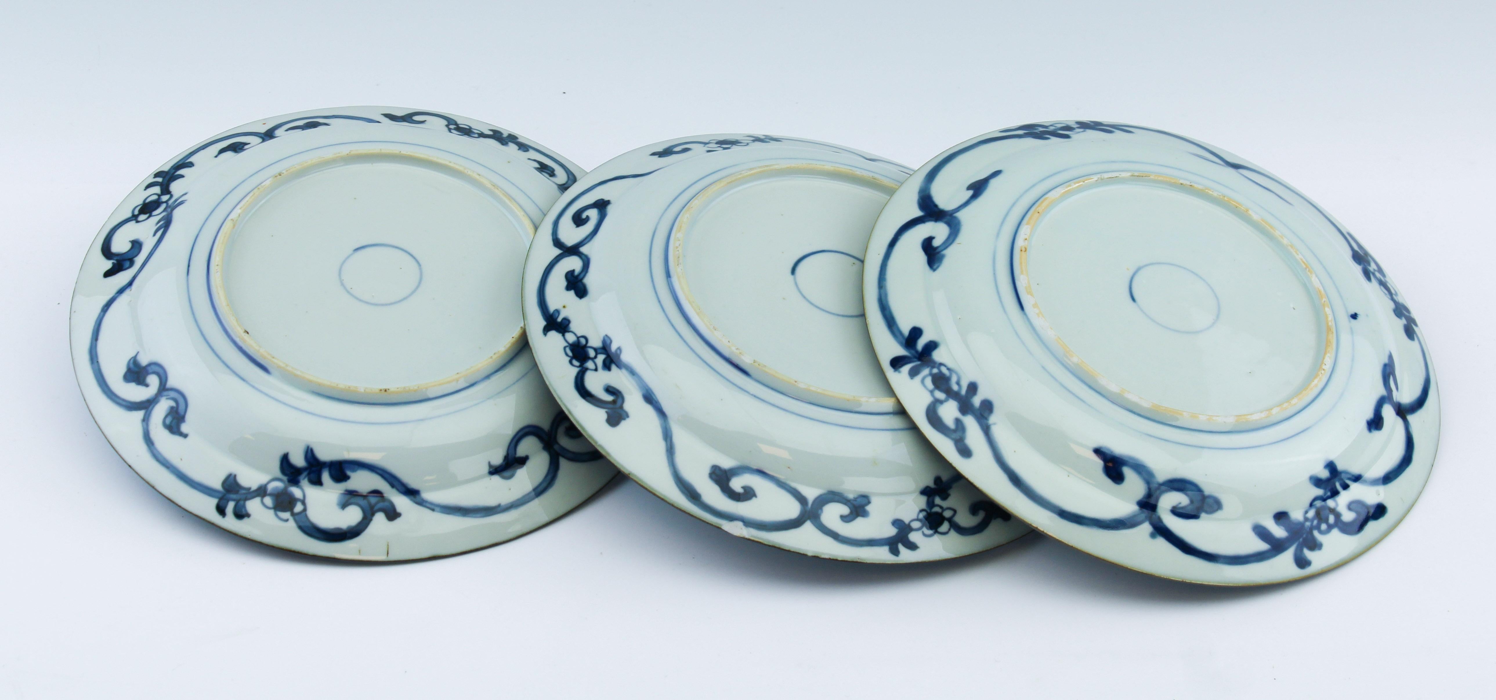 Ensemble d'assiettes plates Kangxi Kraak bleu et blanc en porcelaine chinoise ancienne n° 6 du 18ème siècle Bon état à Amsterdam, Noord Holland