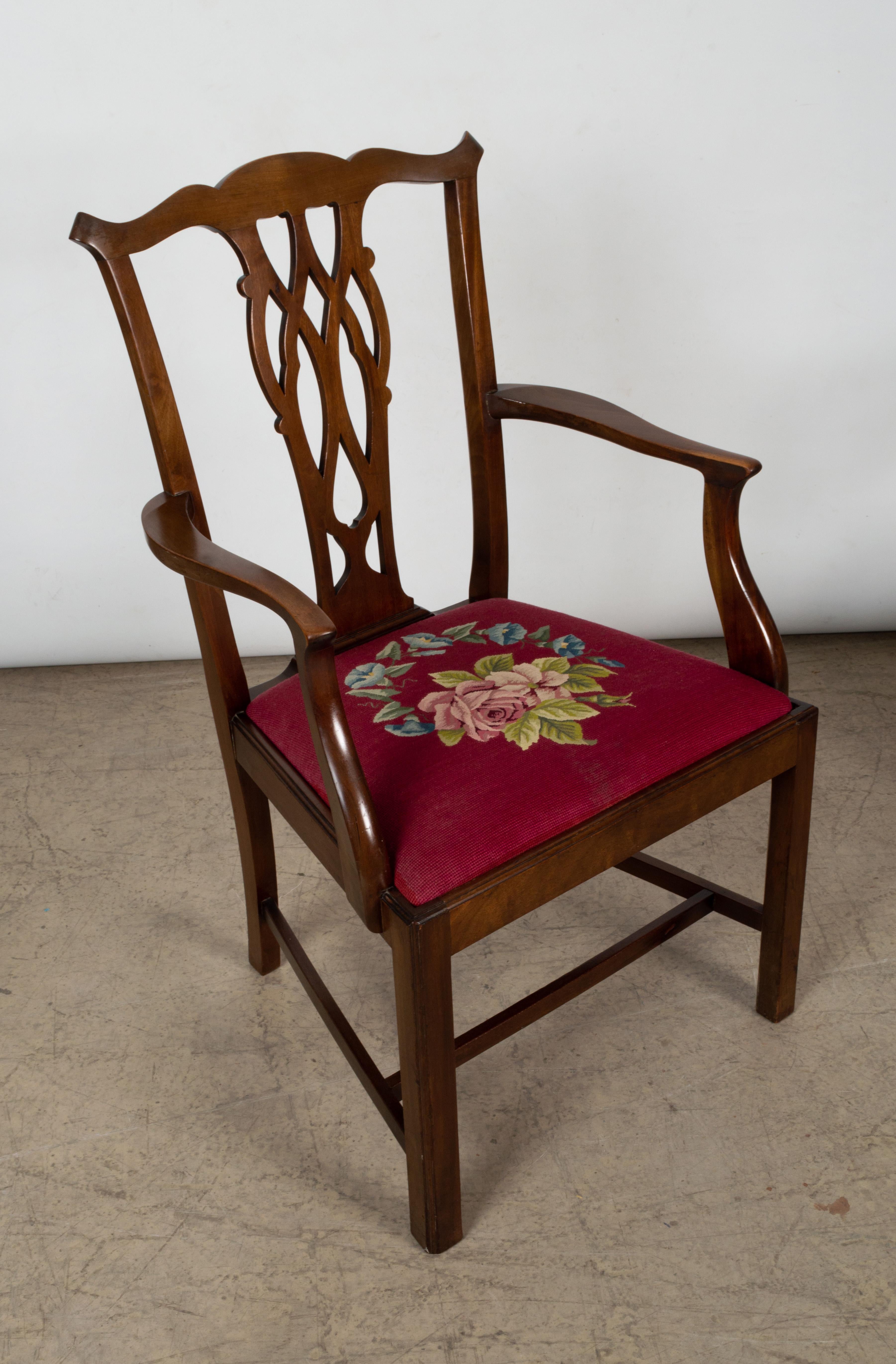 Anglais 6 chaises de salle à manger anglaises anciennes en acajou de style néo-Chippendale victorien en vente